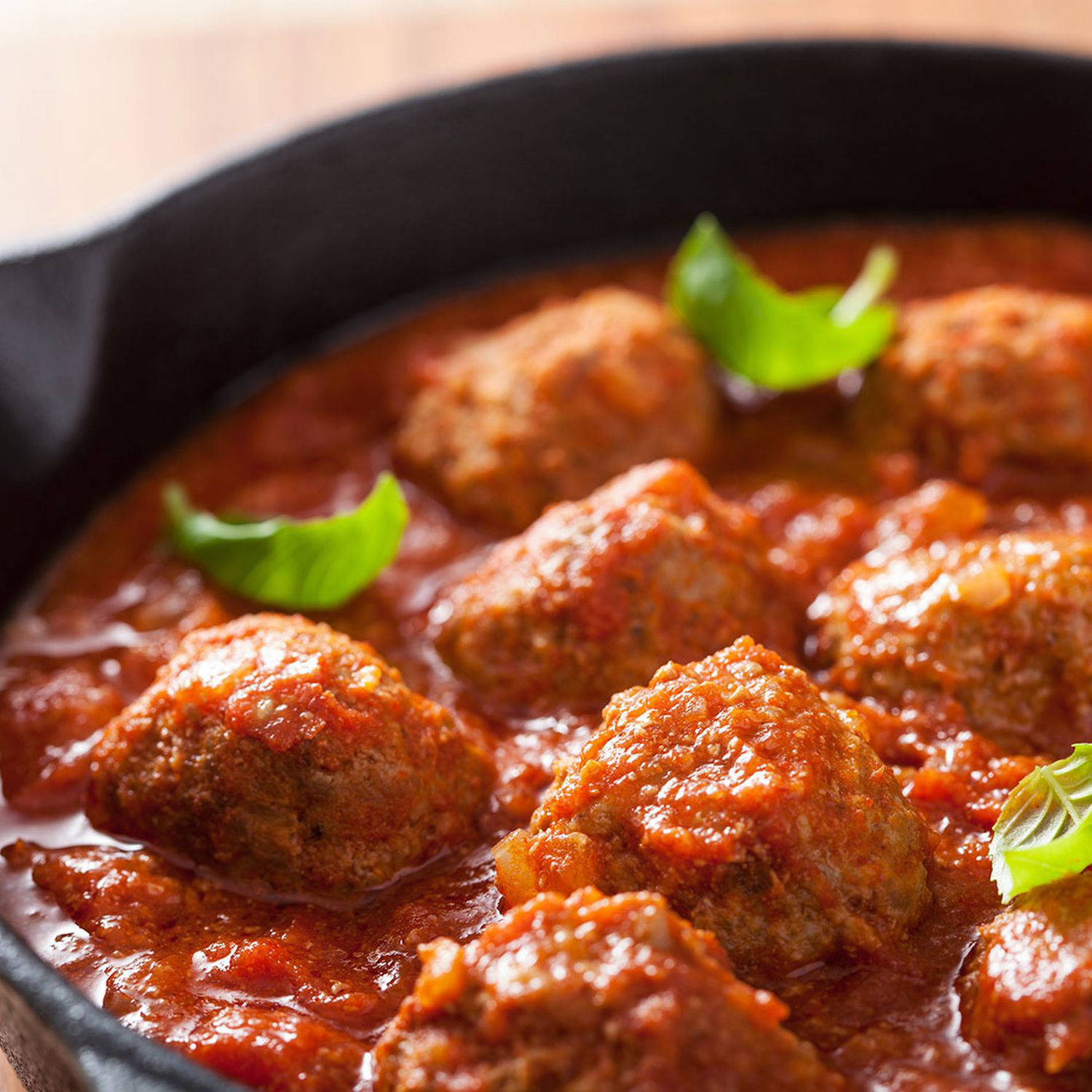 Serviervorschlag: Fleischbällchen in Tomatensauce