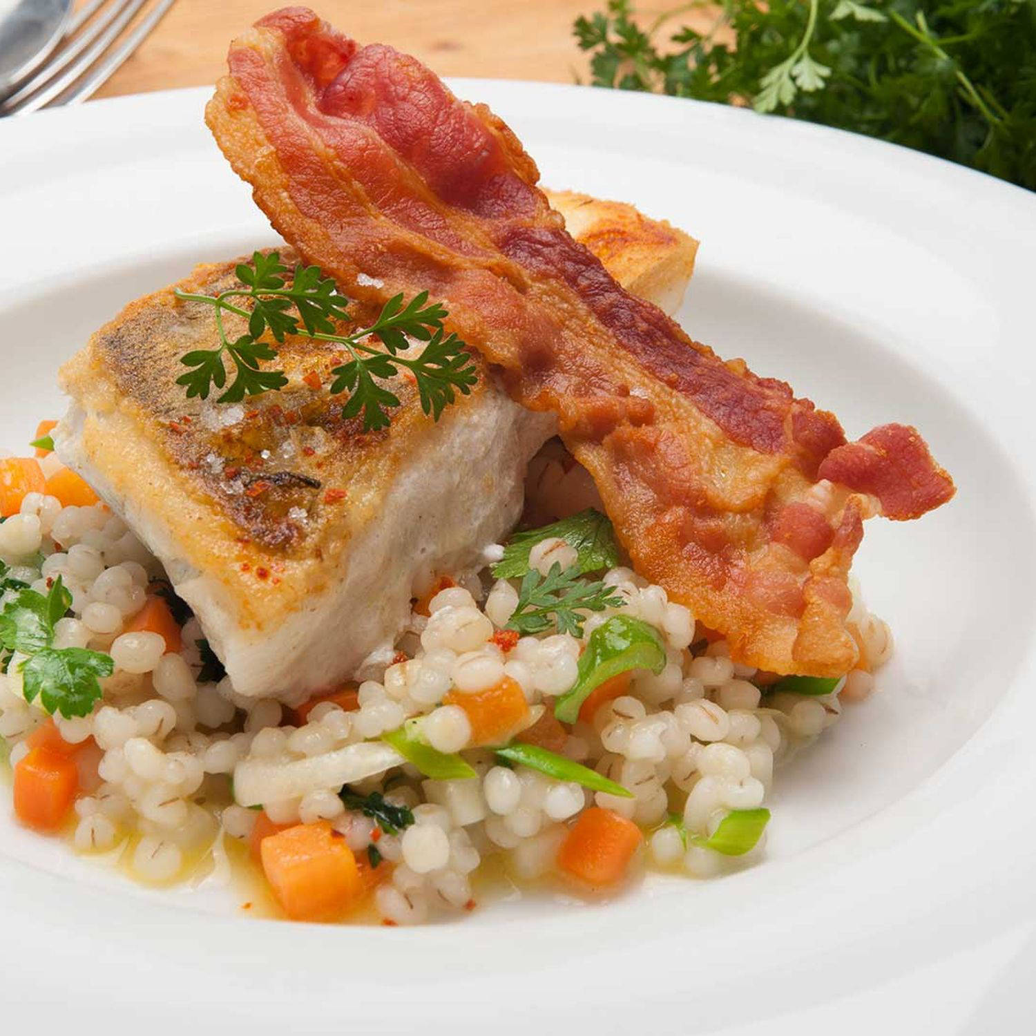 Serviervorschlag: Forellenfilet auf Graupenrisotto