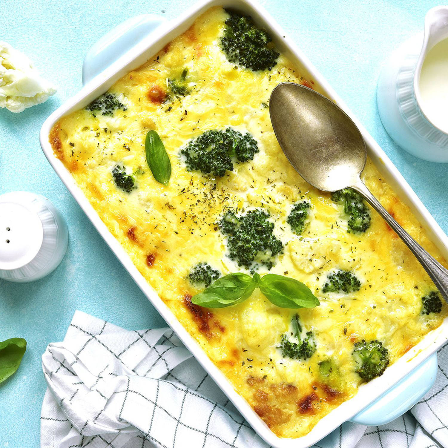 Serviervorschlag: Gemüseauflauf mit Bergkäse