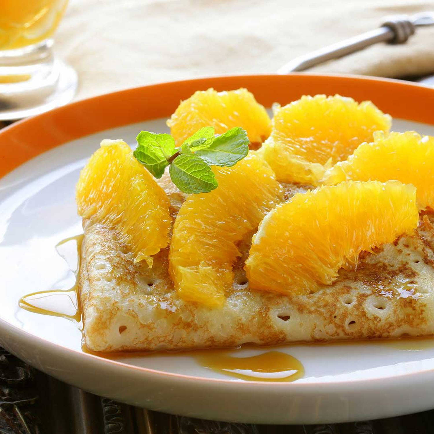 Serviervorschlag: Palatschinken mit Orangenragout