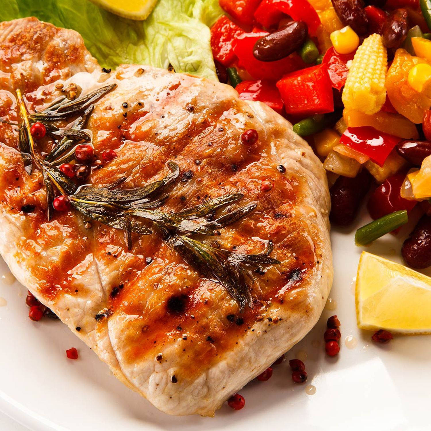 Serviervorschlag: Truthahnsteak mit Arrabiata-Gewürzbutter