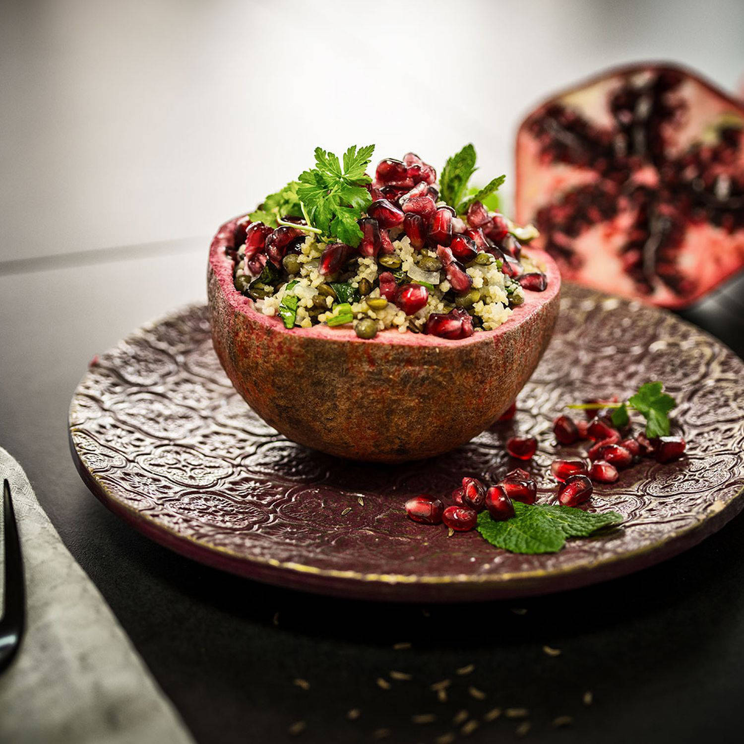 Couscous-Linsen-Salat mit Petersilie und Granatapfel