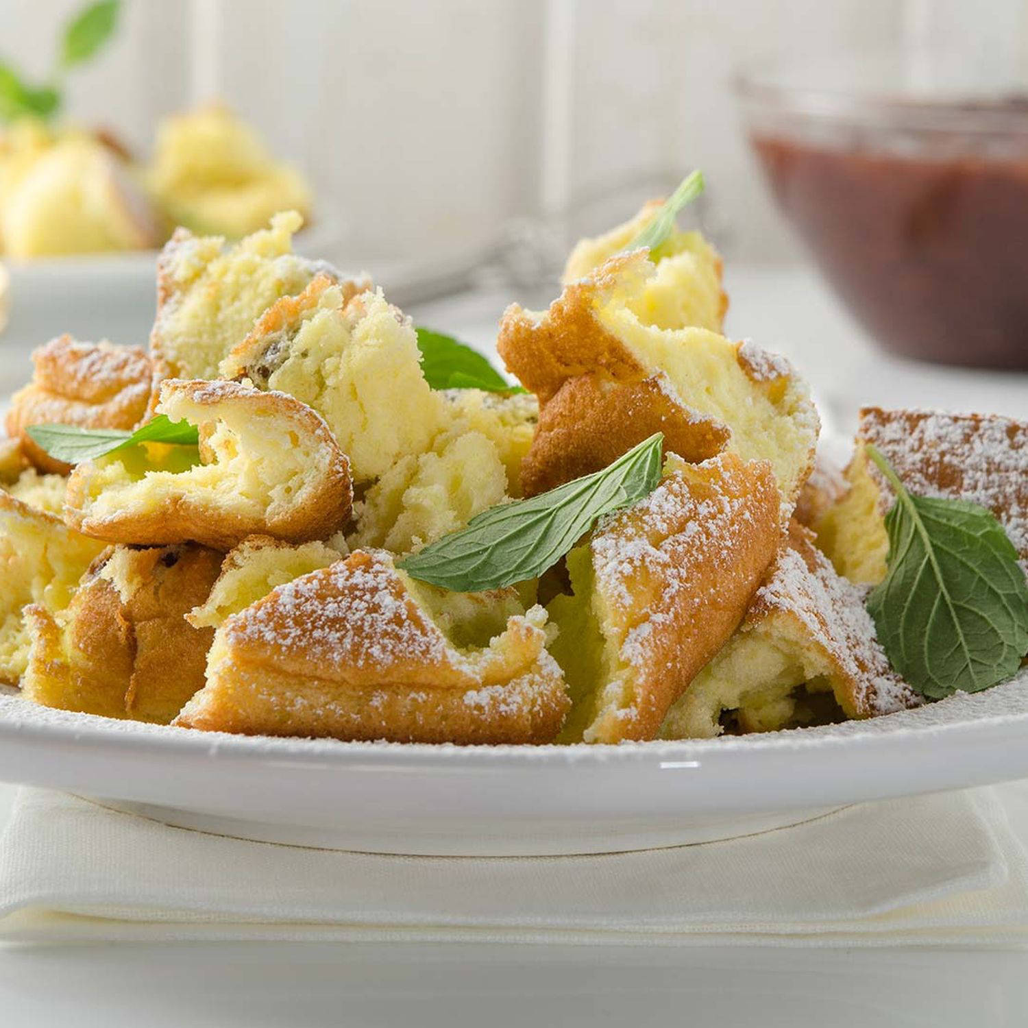 Serviervorschlag: Kaiserschmarren mit Zwetschken-Zimtröster