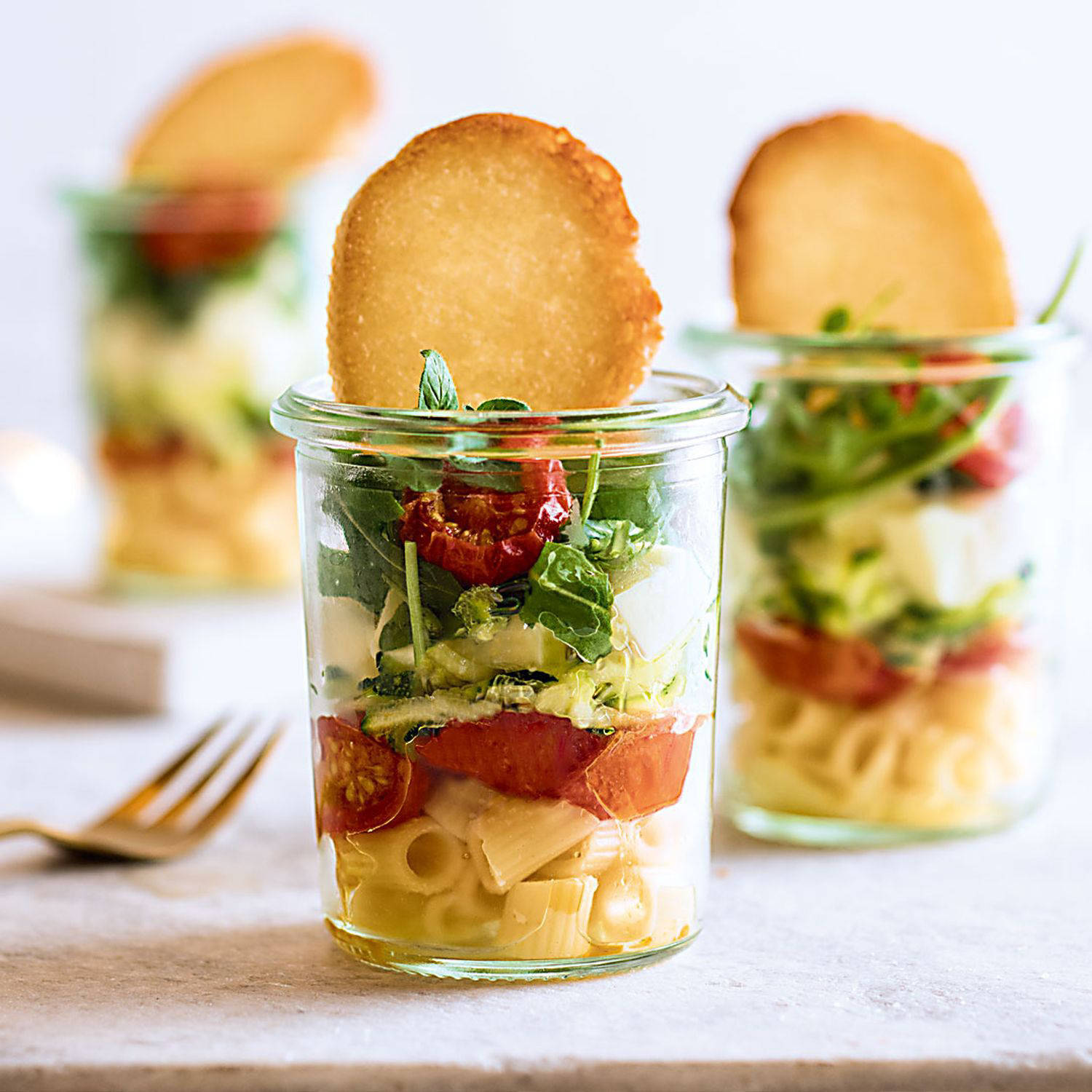 Serviervorschlag: Italienischer Schichtsalat