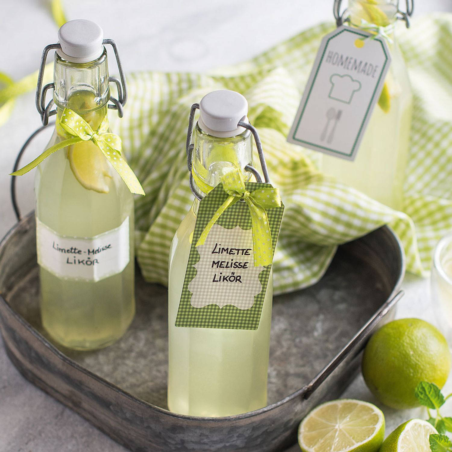 Serviervorschlag: Limetten-Melissen-Likör