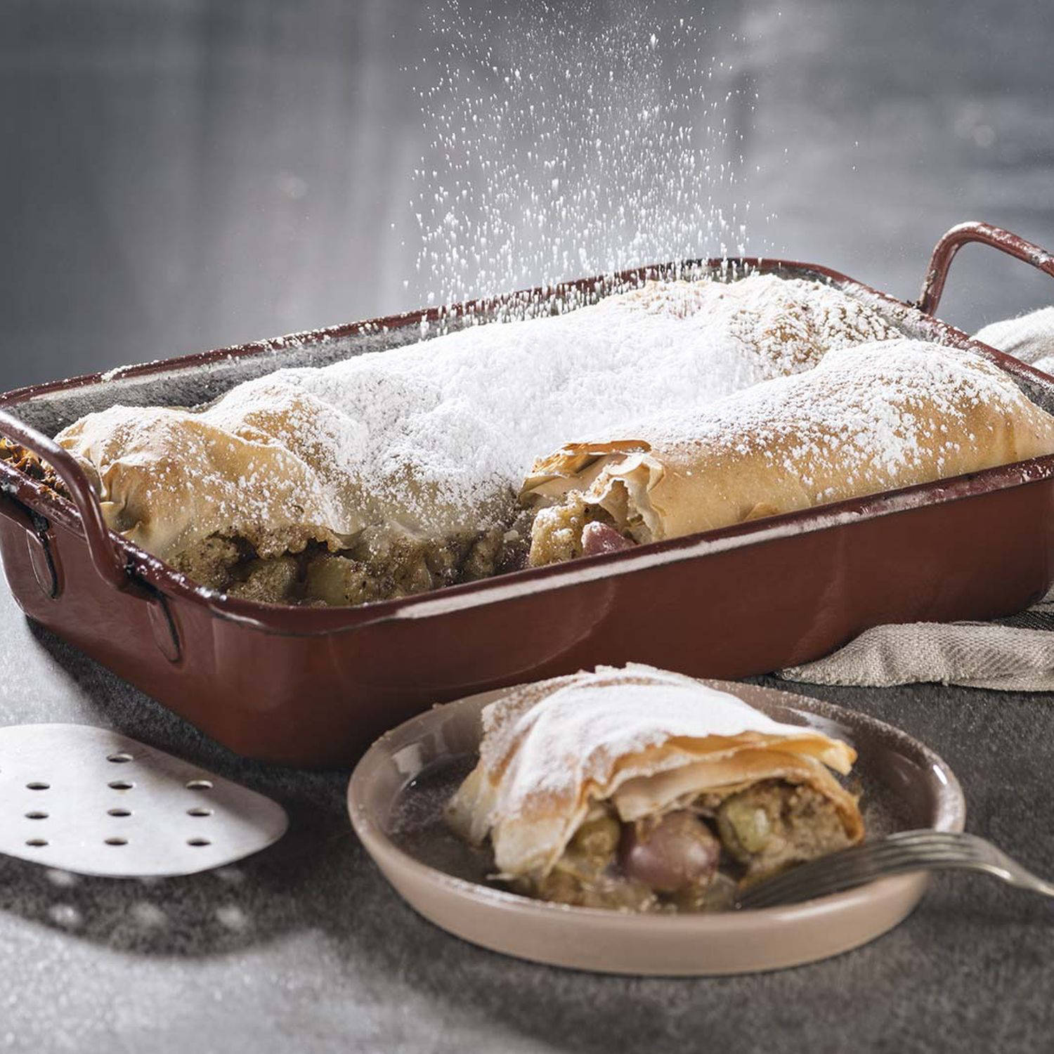 Serviervorschlag: Trauben-Nuss-Strudel