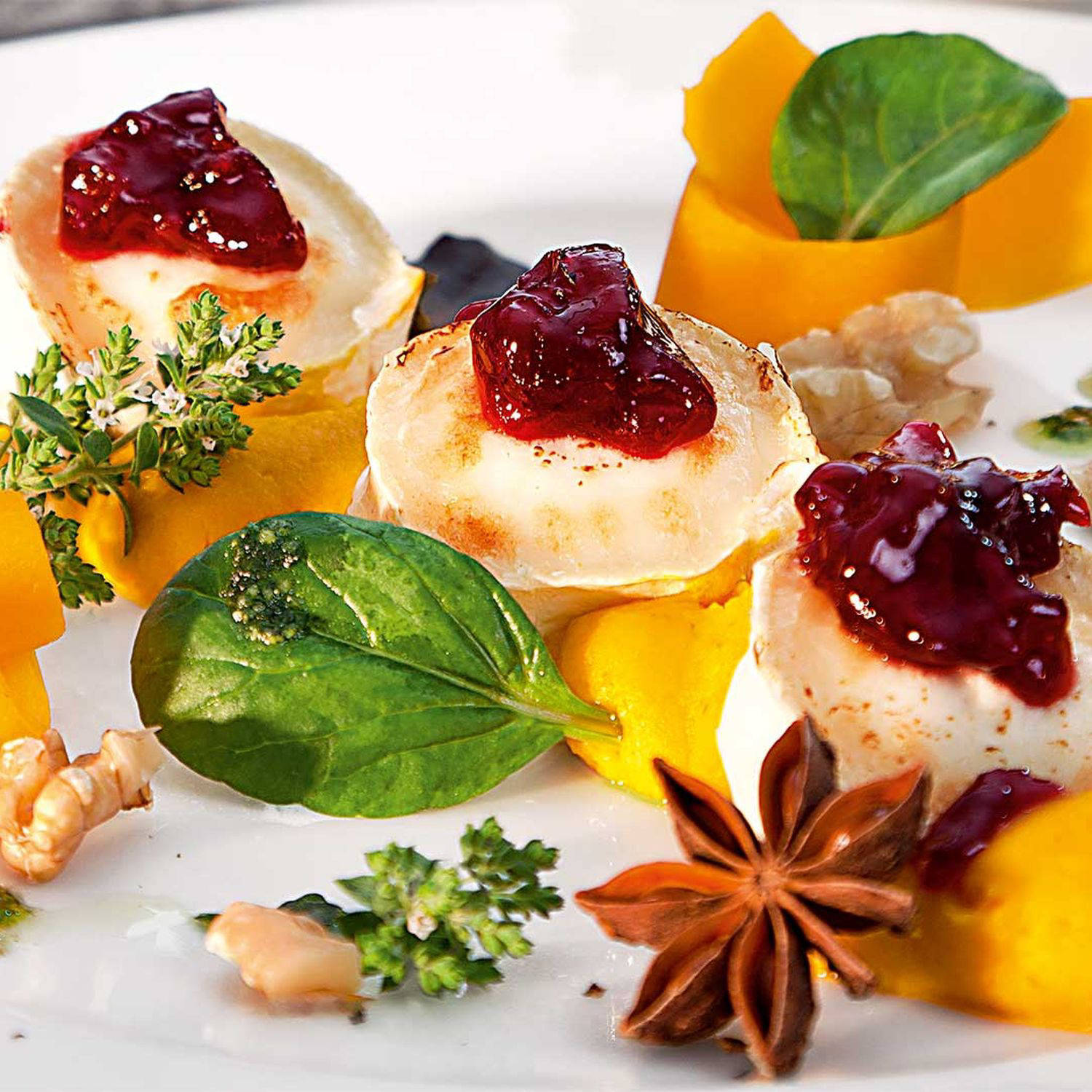 Serviervorschlag: Winterlicher Salat mit Schafmischkäse