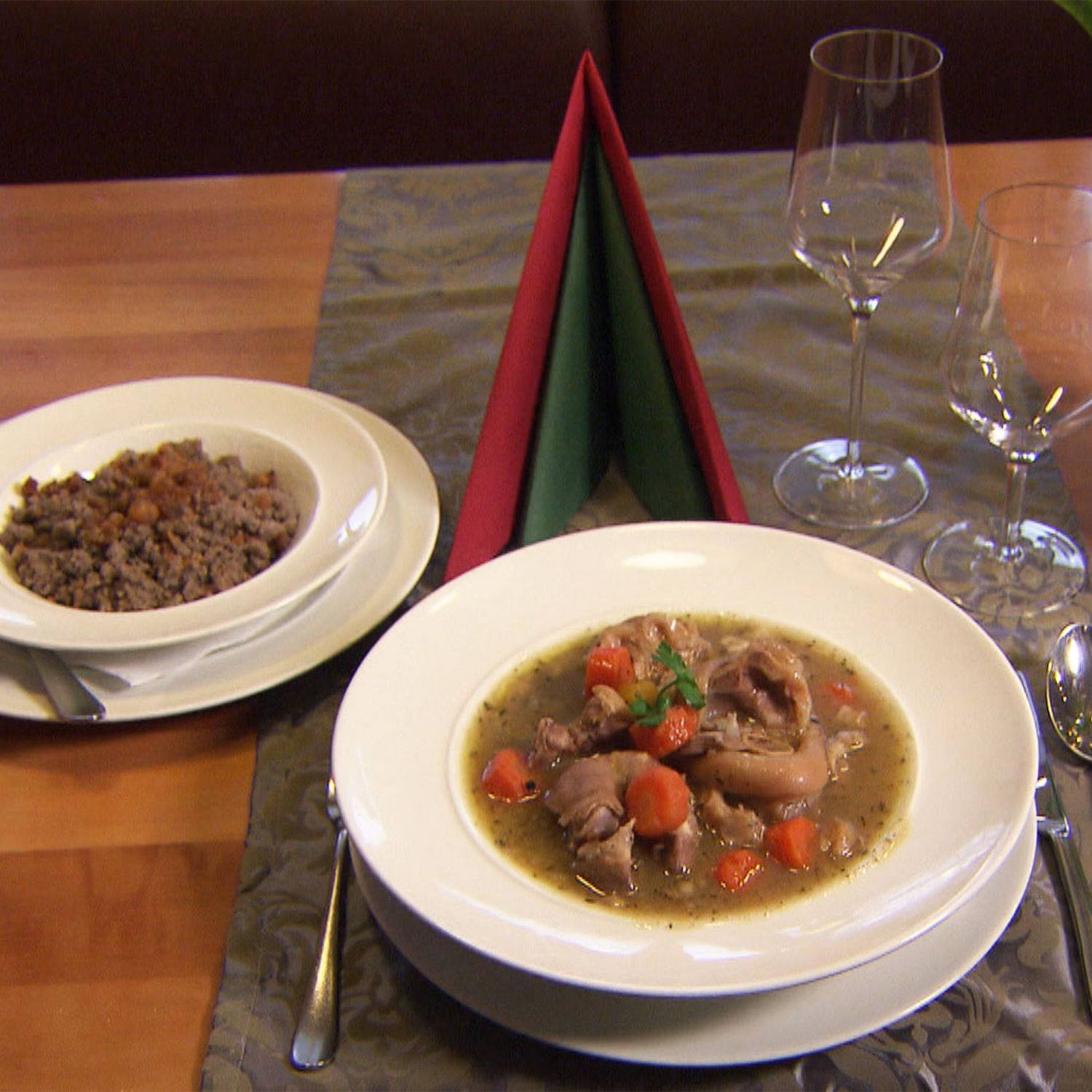 Serviervorschlag: Klachlsuppe mit Heidensterz