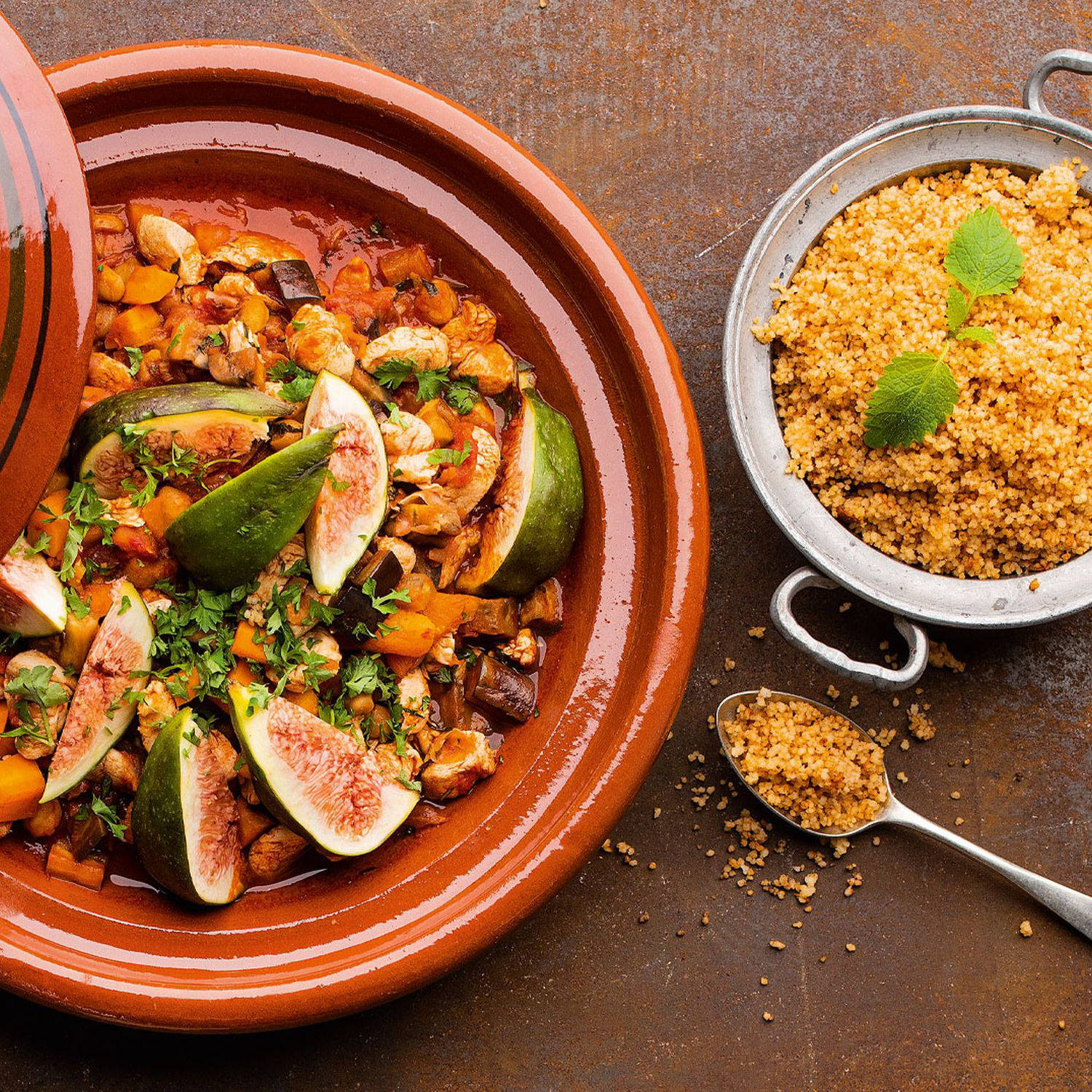 Serviervorschlag: Marokkanische Hühner-Tajine mit Couscous