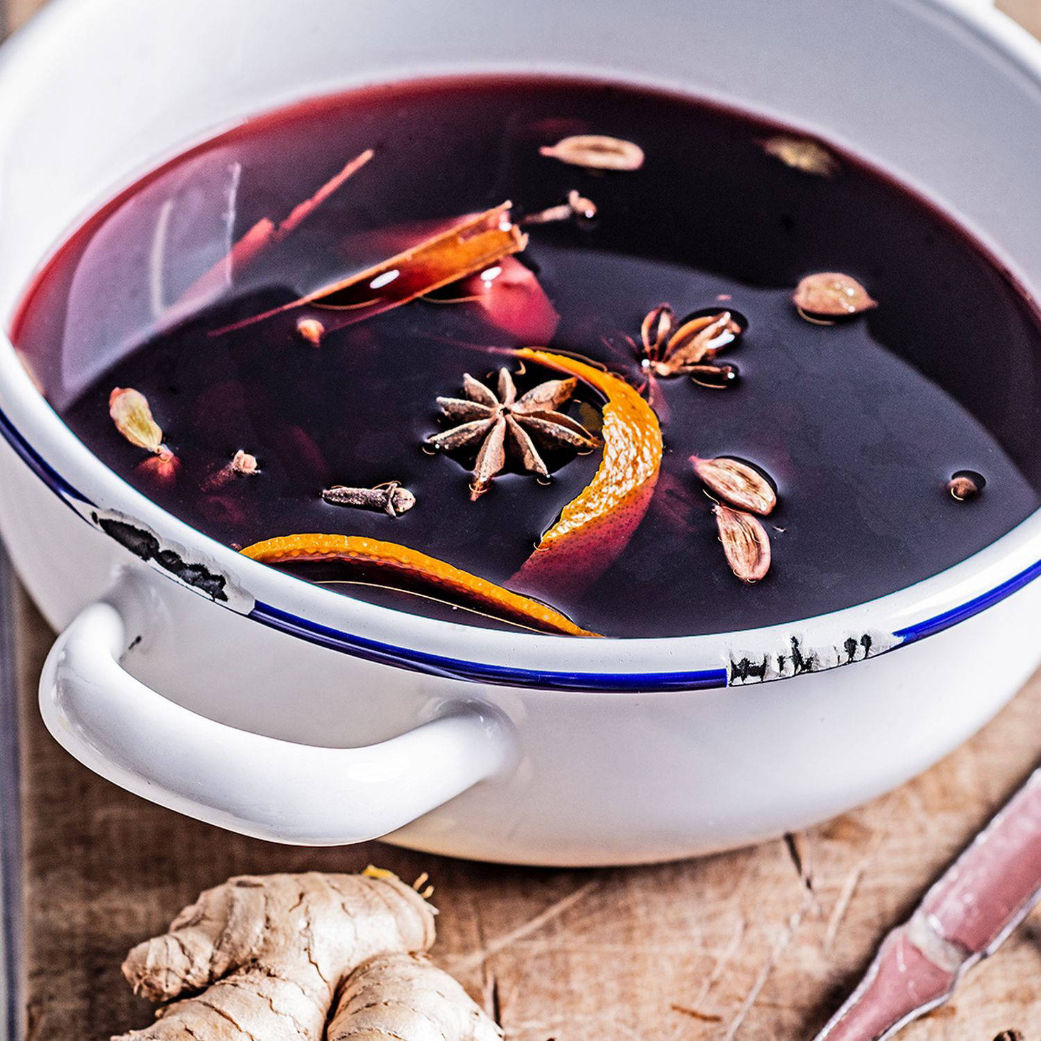 Glögg - Punsch mit Mandeln und Rosinen