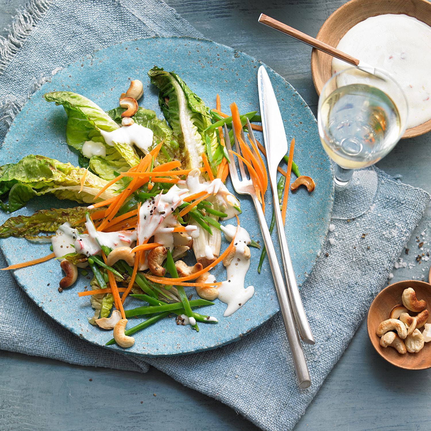 Serviervorschlag: Hensslers Schnelle Nummer: Salat mit Limetten-Joghurtdressing