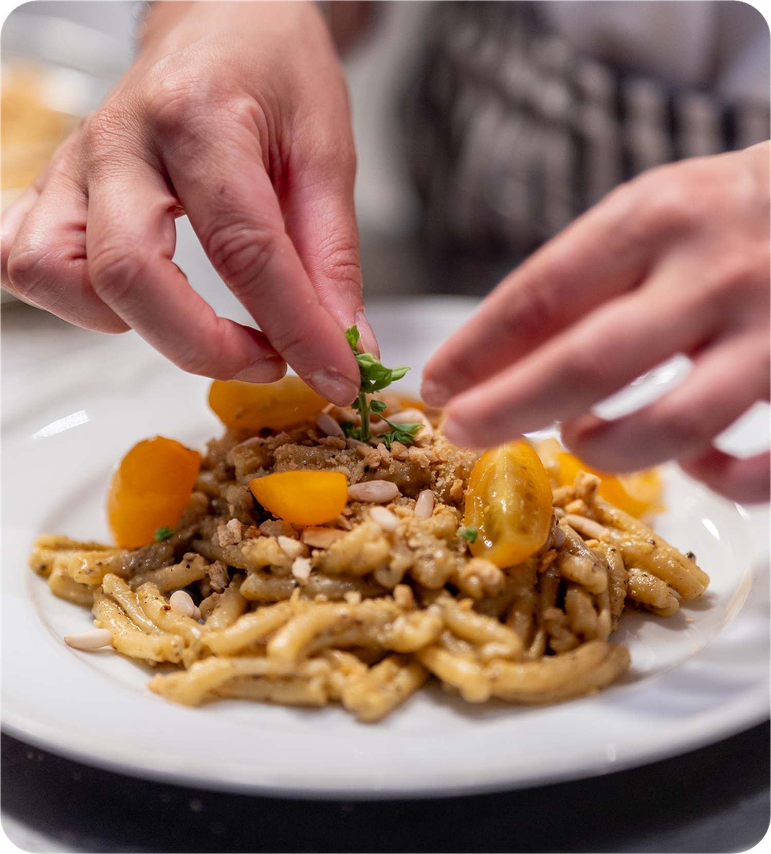 Caserece con pesto di pistacchio, pinoli e datterino