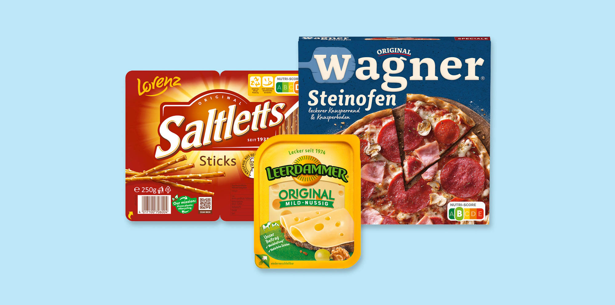 Drei deutsche Snack- und Mahlzeitenprodukte auf blauem Hintergrund.