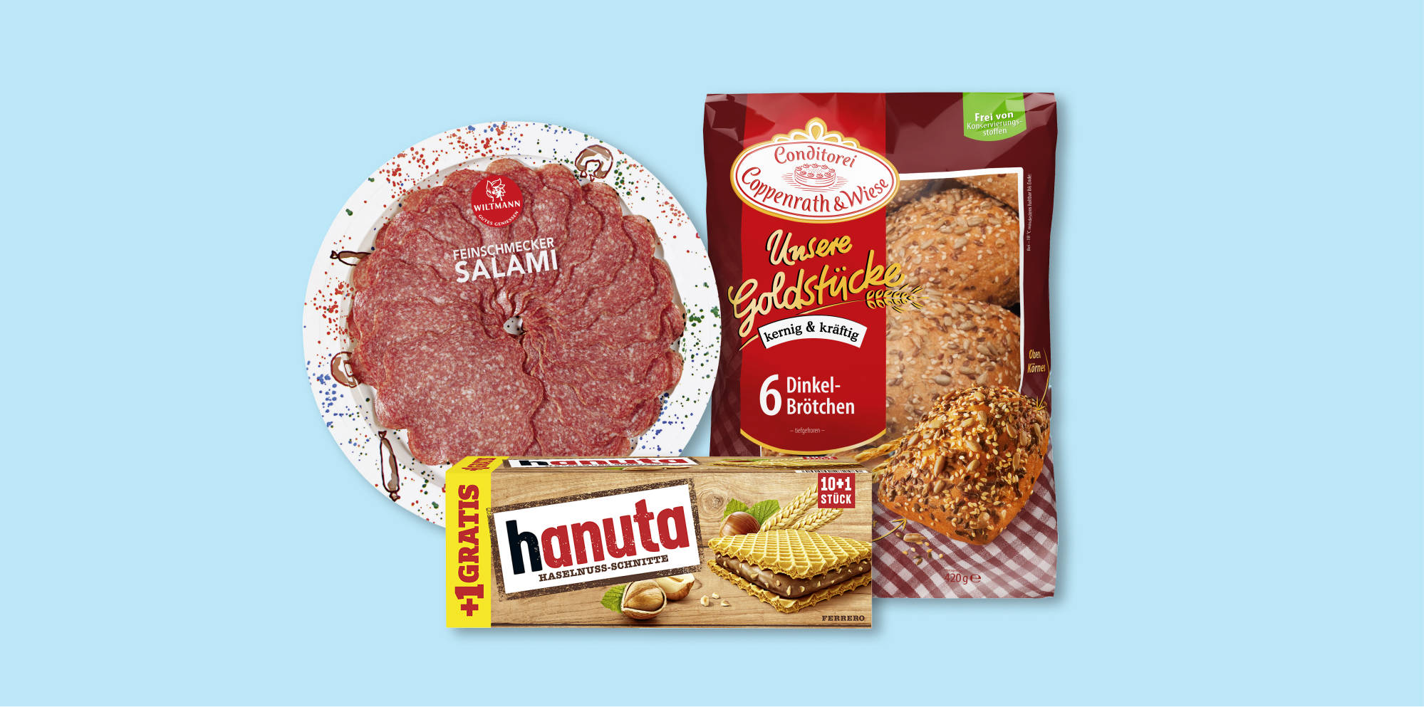 Verschiedene Snack- und Getränkeprodukte auf blauem Hintergrund