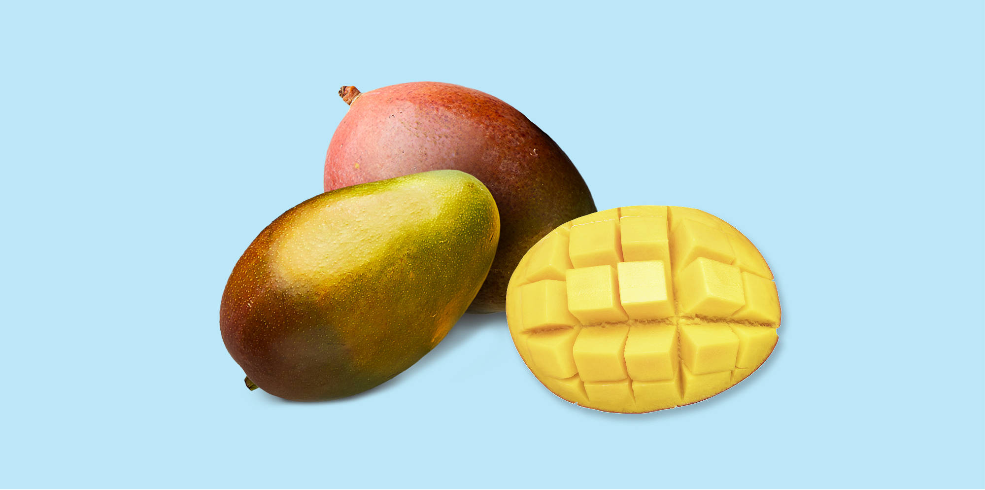 Mangos auf hellblauem Hintergrund.