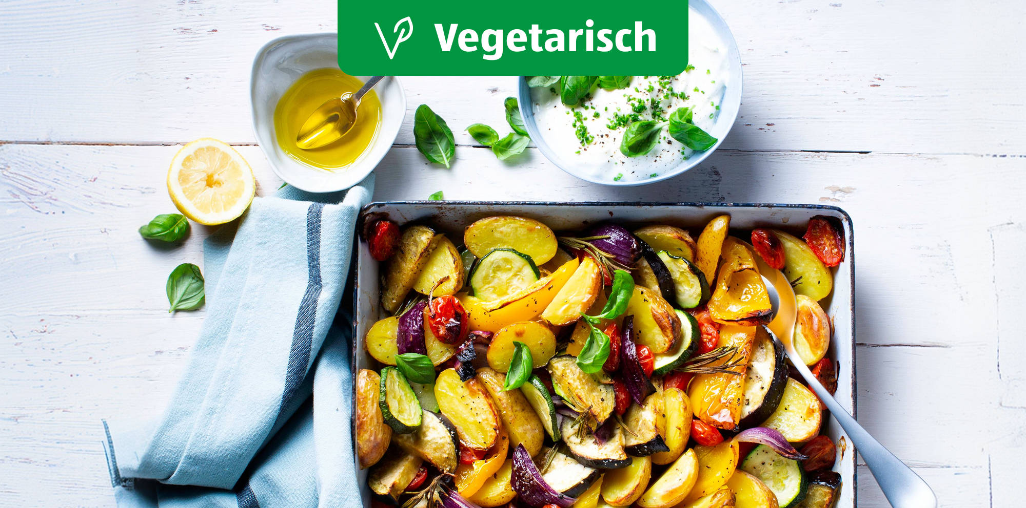 Mediterranes Grillgemüse mit Zitronen-Joghurt-Dressing und Kartoffeln.