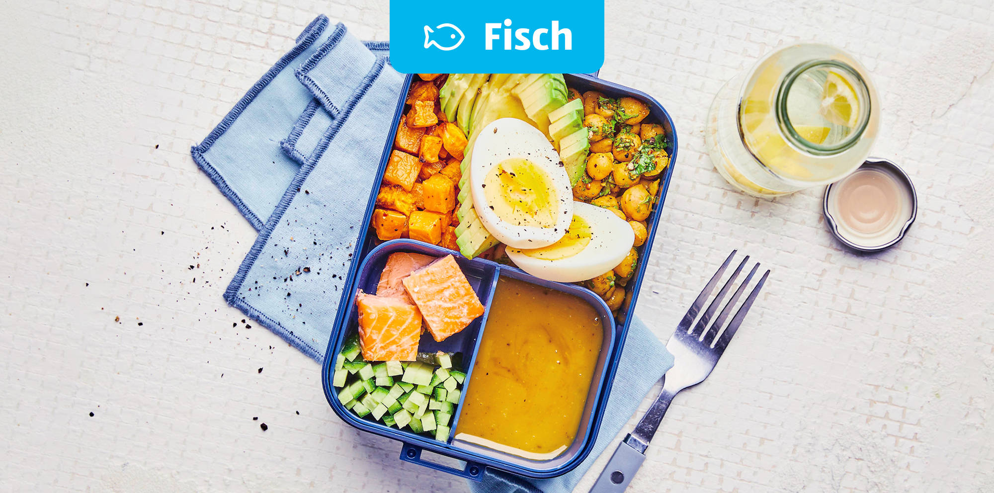 Lachs-Avocado-Bowl zum Mitnehmen.