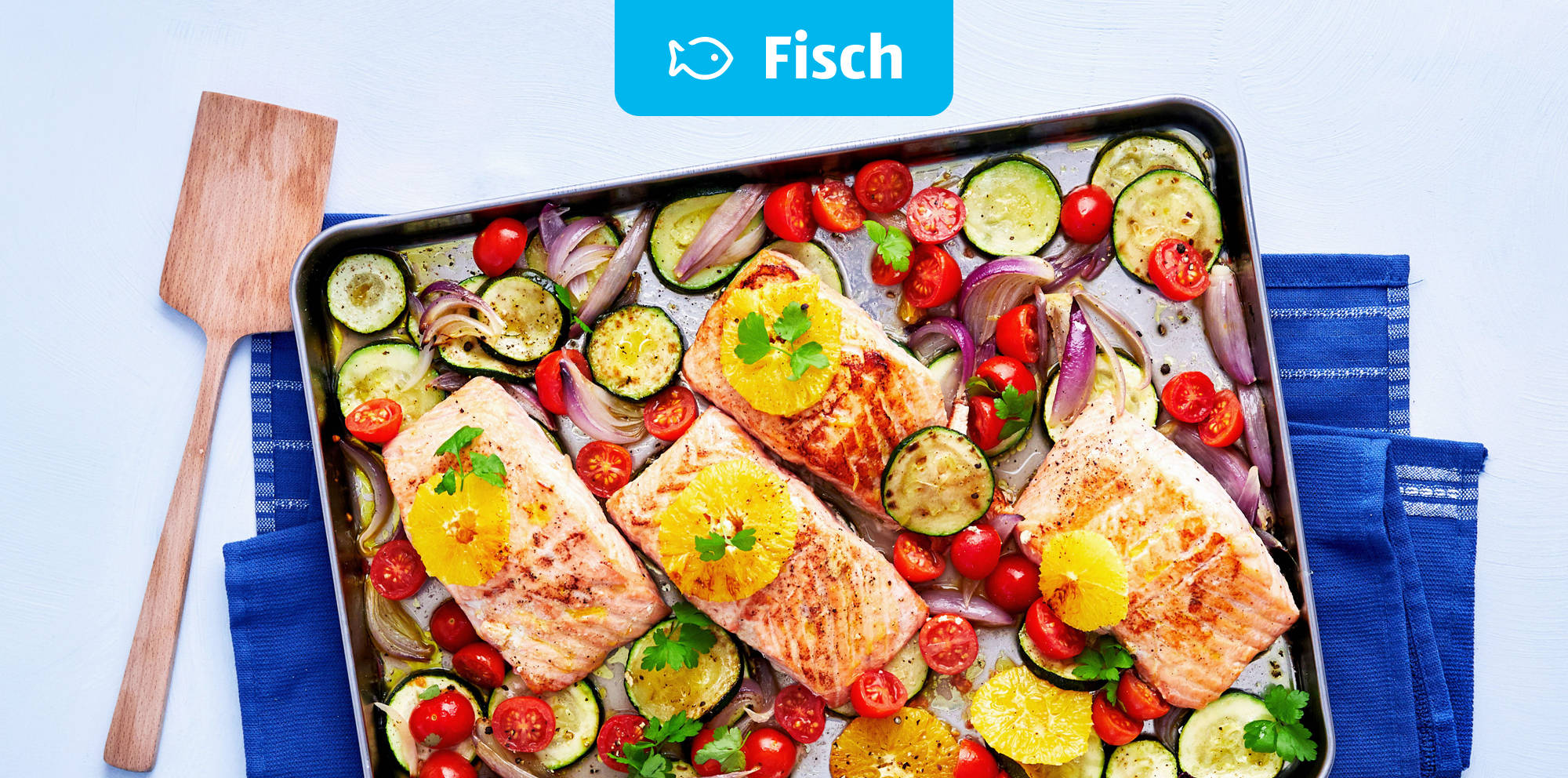 One Pot Lachs im Ofen mit buntem Gemüse.