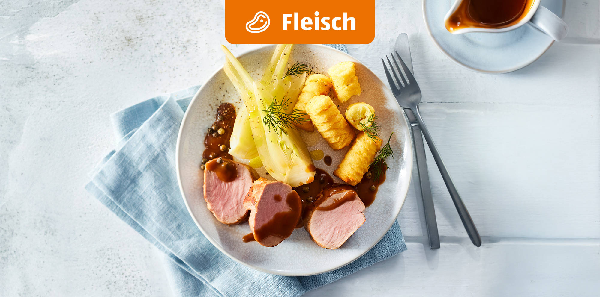 Schweinefilet aus dem Backofen mit Pfeffersauce.