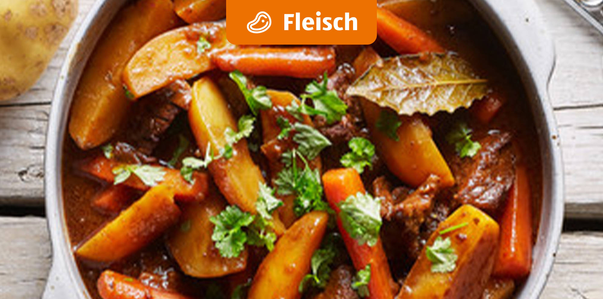 Fleischeintopf mit Kartoffeln und Karotten.