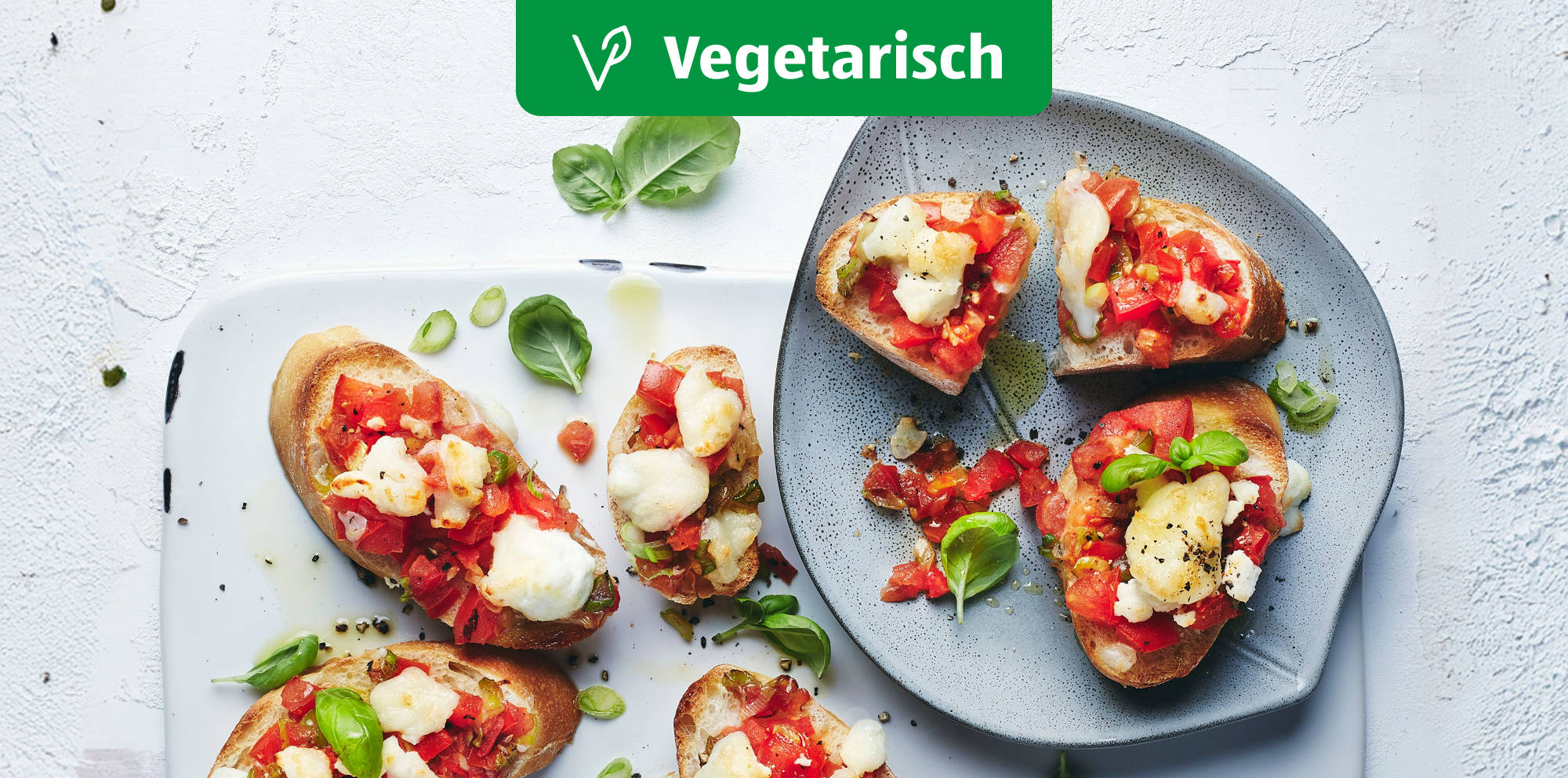 Bruschetta mit Ziegenkäse und Frühlingslauch.