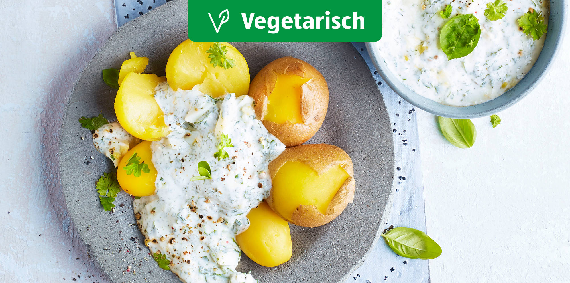 Vegetarische Platte mit Eiern und Kartoffeln.
