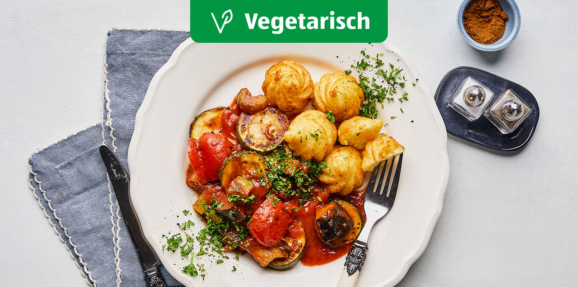 Gemüse-Ragout mit Herzoginnenkartoffeln.