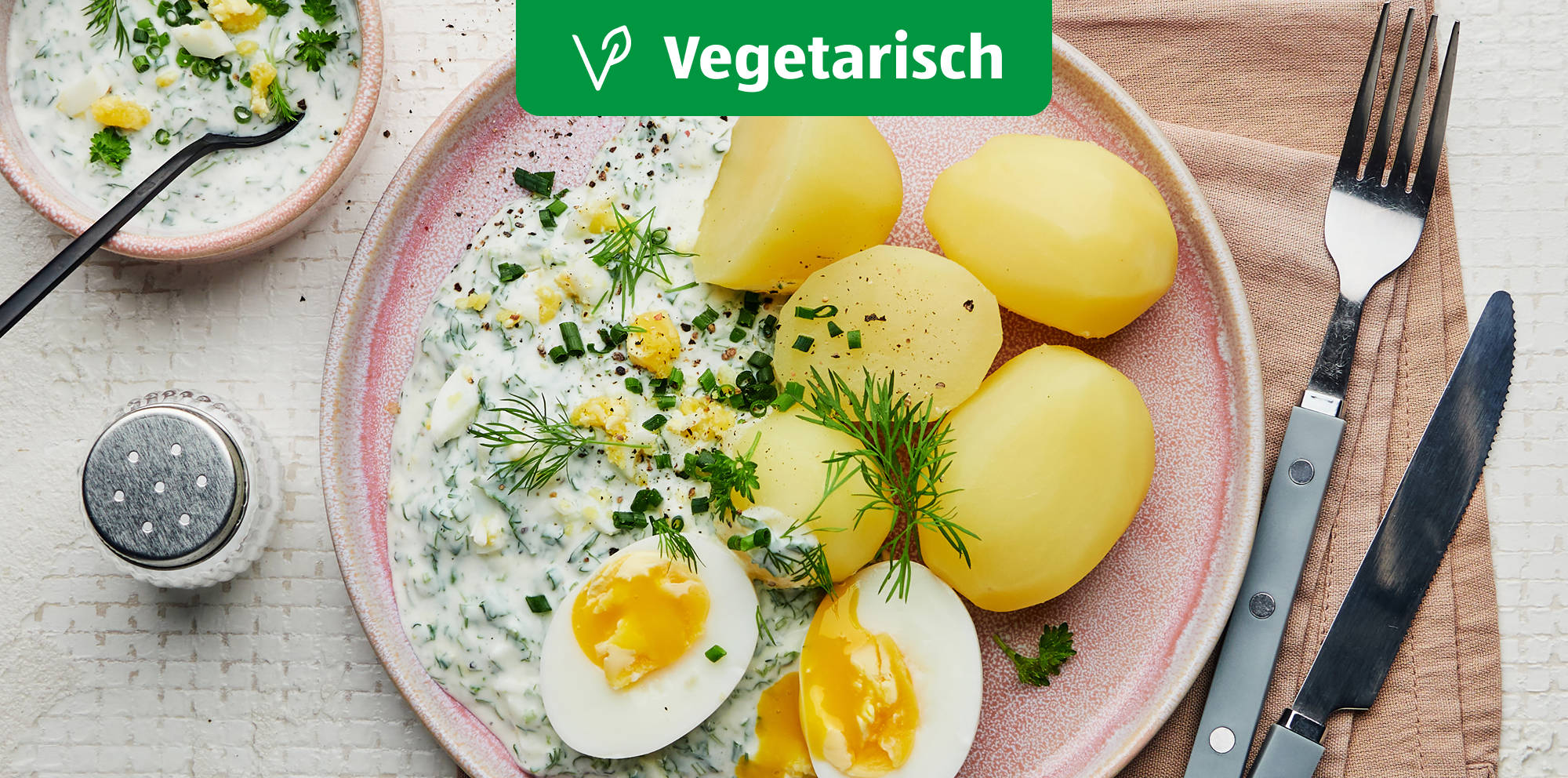 Vegetarische Platte mit Eiern und Kartoffeln.