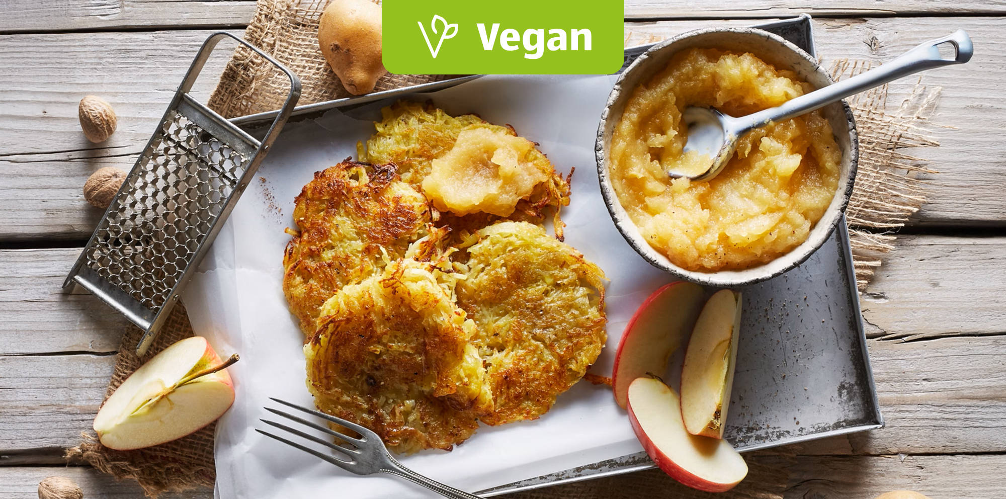 Kartoffelpuffer mit Apfelmus.