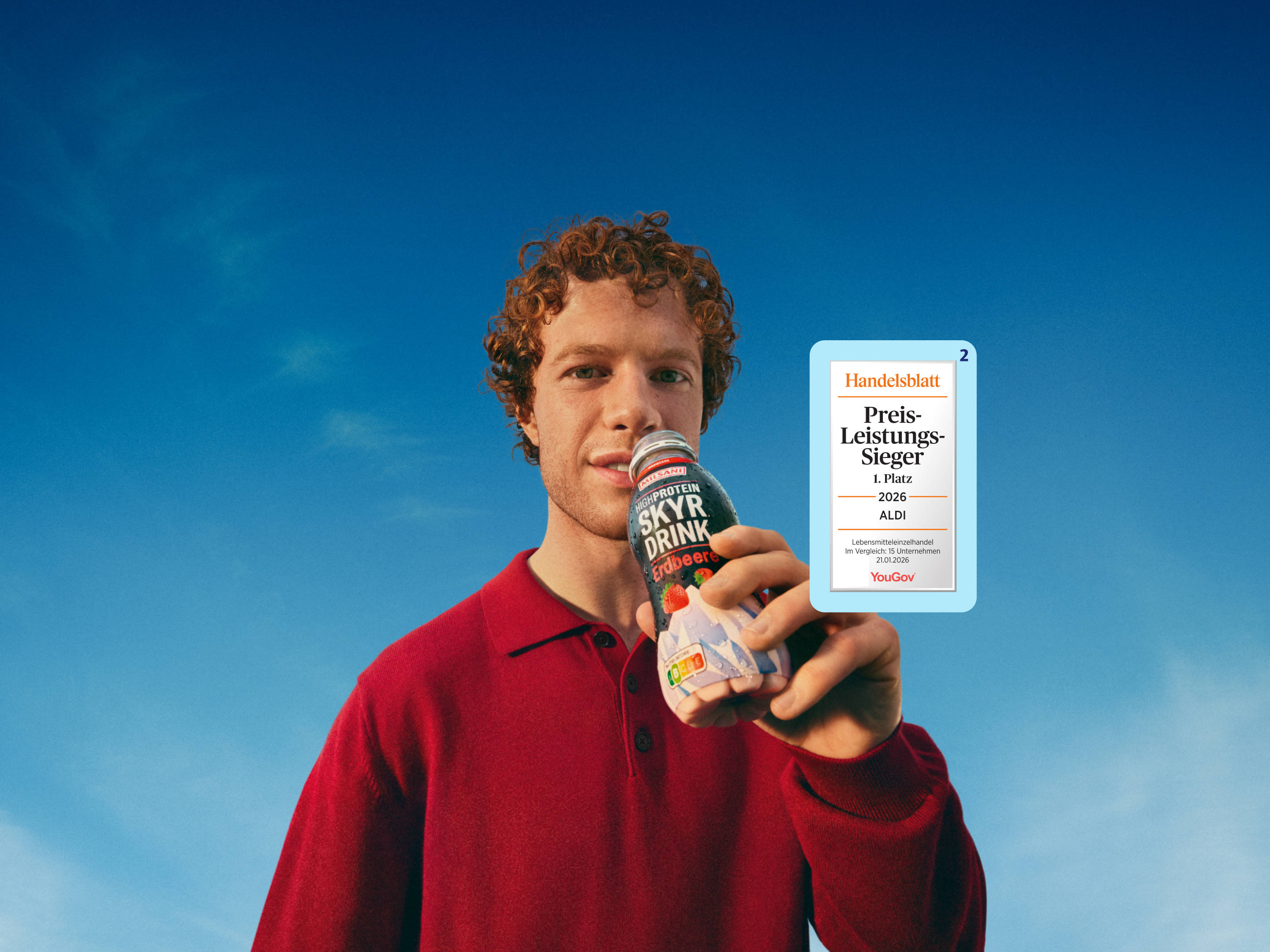 Person mit Milsani High Protein Skyr Drink Erdbeere und Auszeichnung „Handelsblatt Preis-Leistungssieger 2026“.