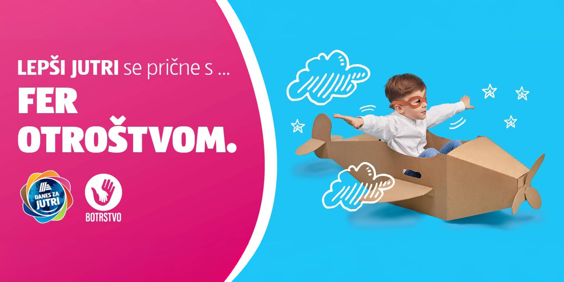 Deček z letalskimi očali v kartonskem letalu