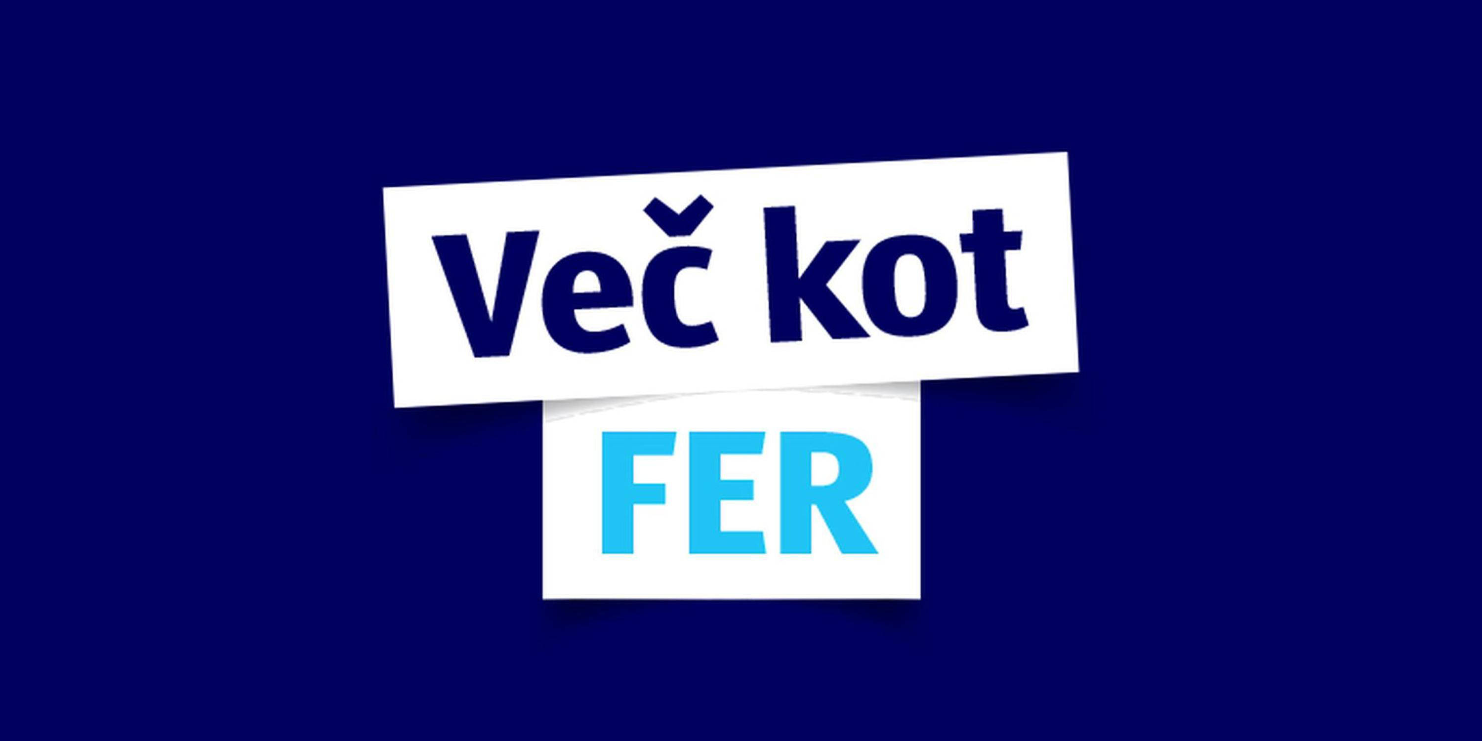 Napis Več kot fer na modri podlagi