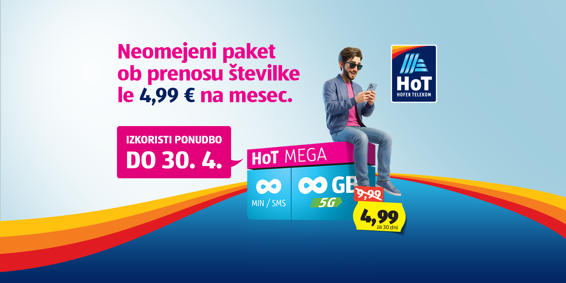 Risani junak drži telefon in sedi na boksu, ki prikazuje nov HOT paket