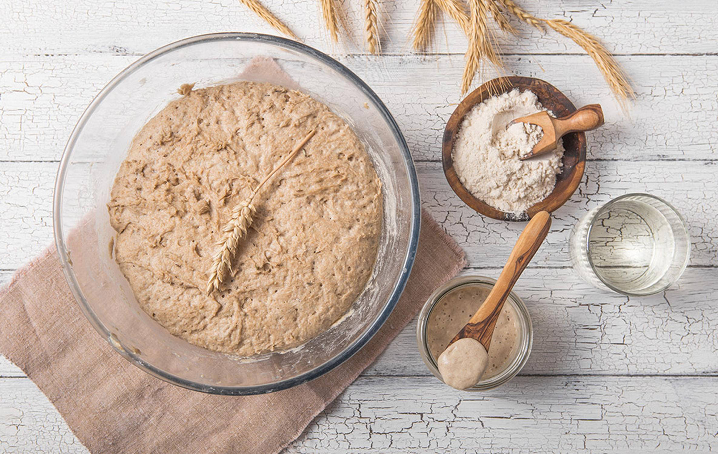 Gli ingredienti per fare il pane