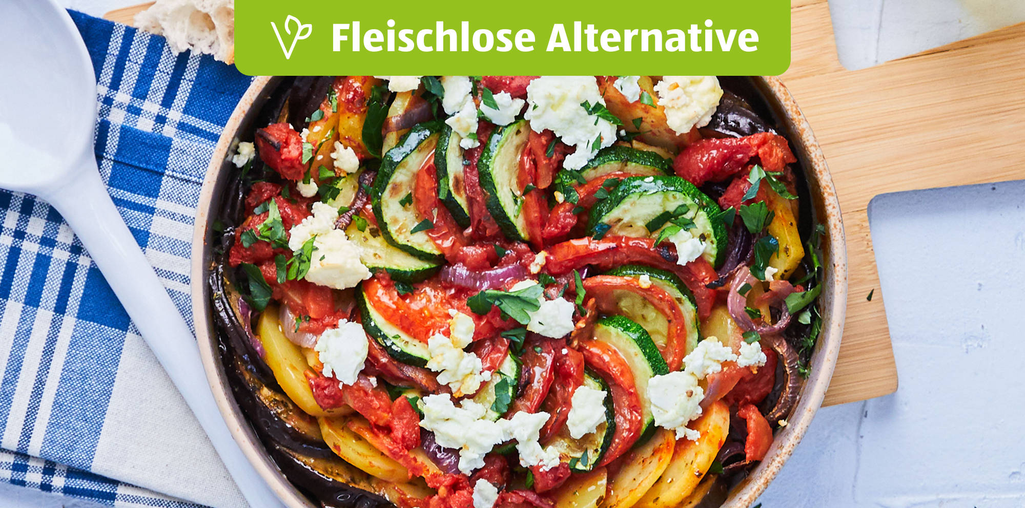 Vegetarische Gemüsepfanne mit Feta-Topping.