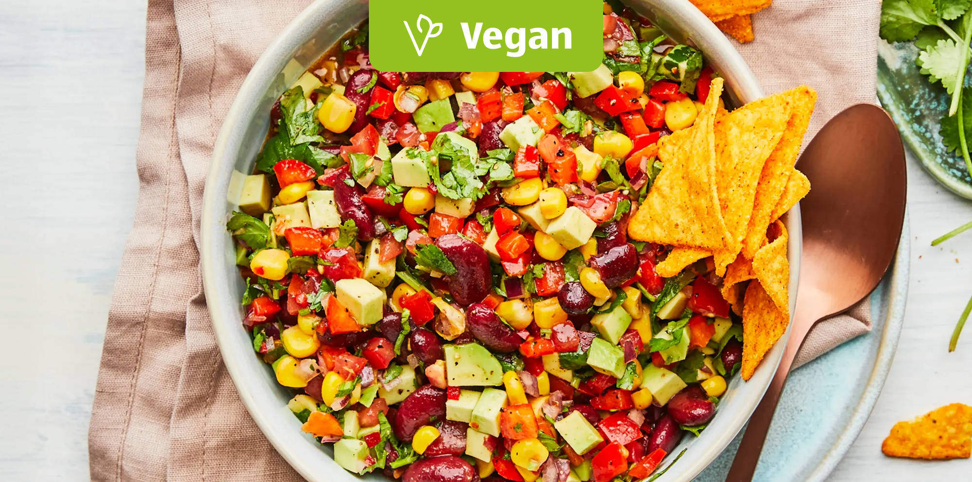 Bunte Bohnen- und Avocadosalat-Bowl.