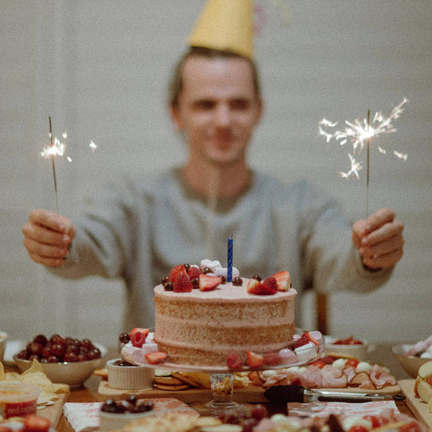 Tavola di compleanno per lui