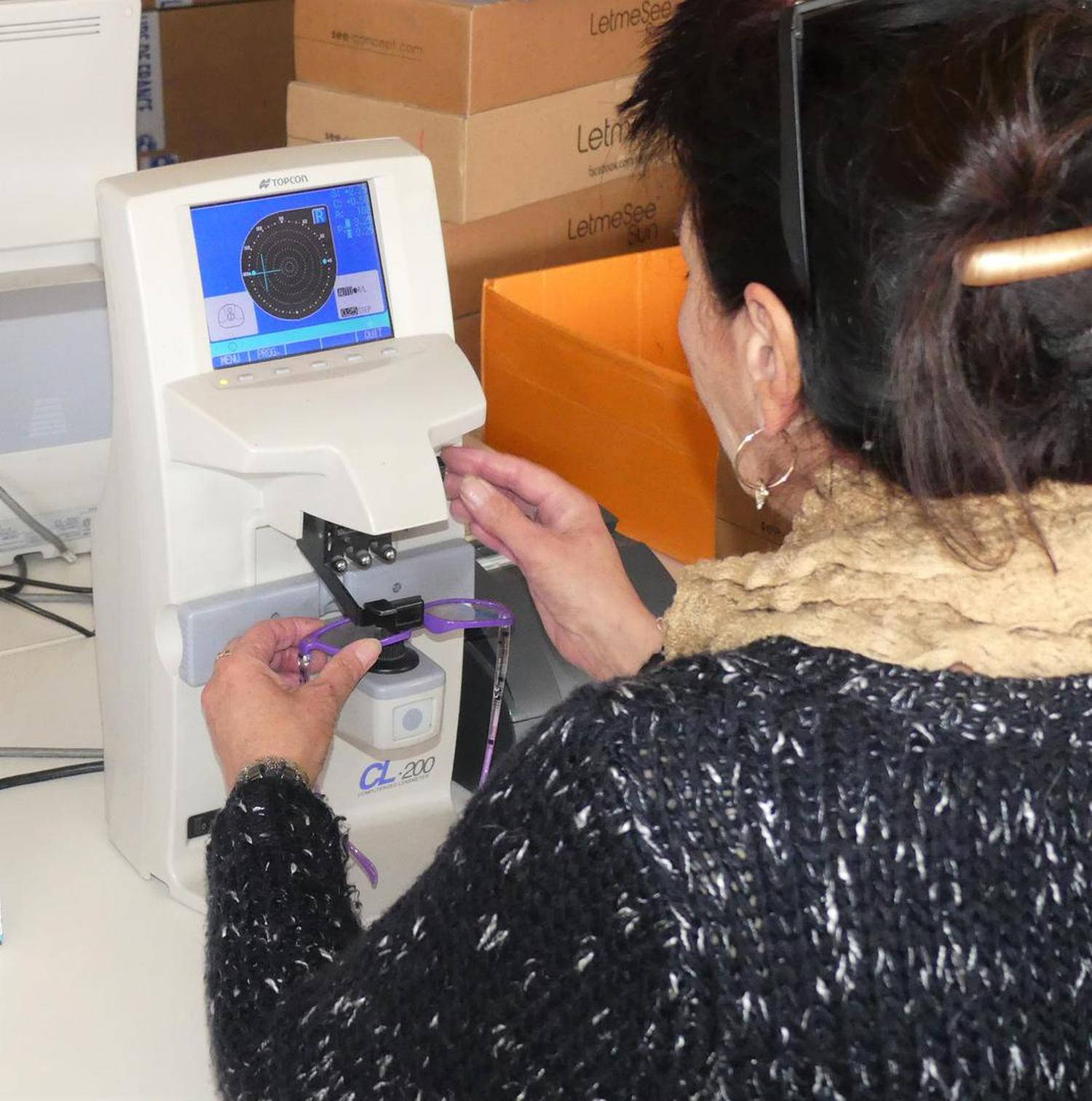 S frontofokometrom izmerijo dioptrijo