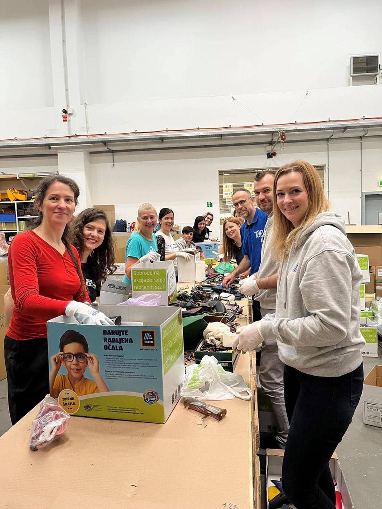 Vsa očala bodo v Franciji še enkrat predgledai, očistli, označili in skrbno zapakirali