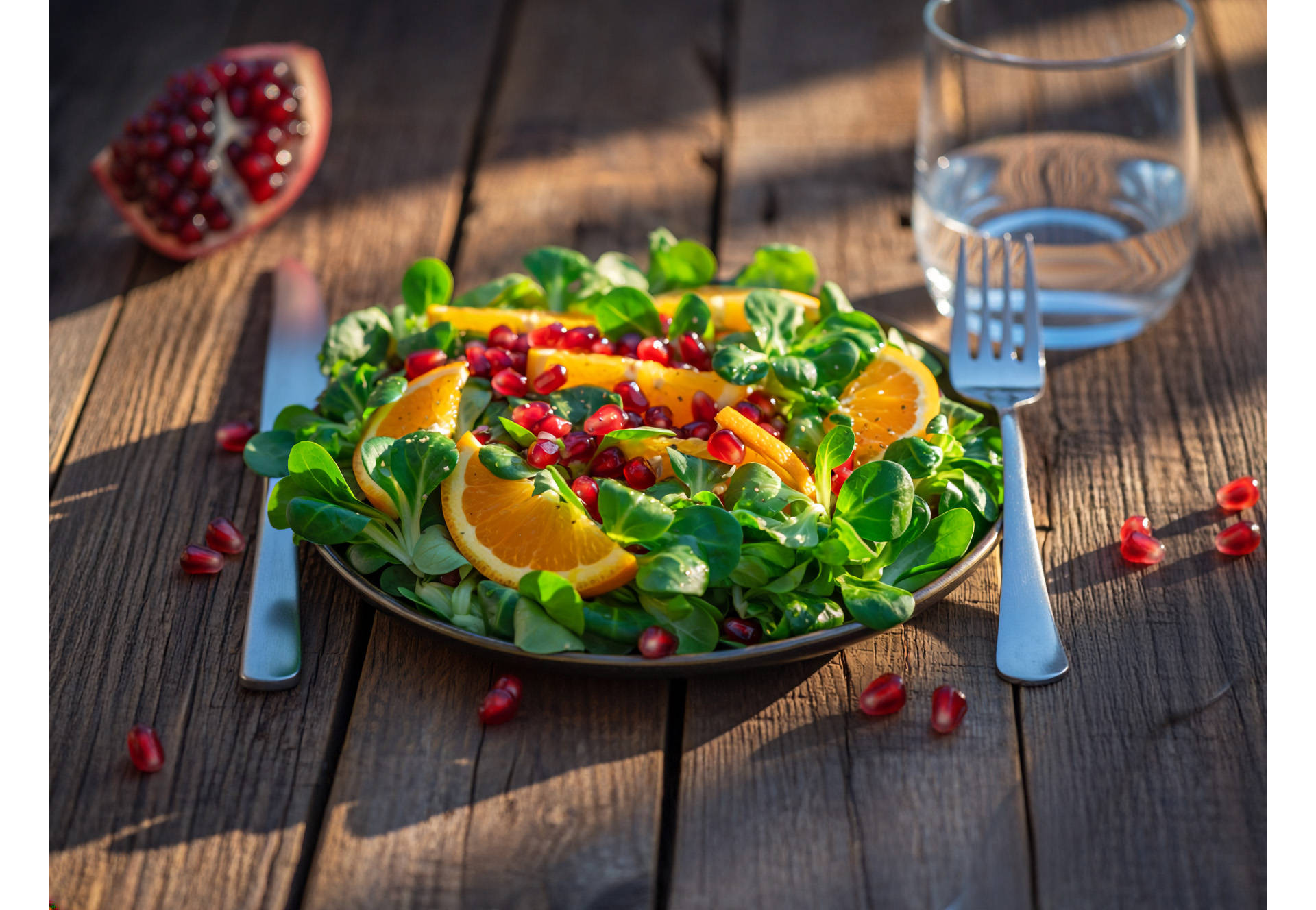 Serviervorschlag: Orangen-Feldsalat mit Granatapfel