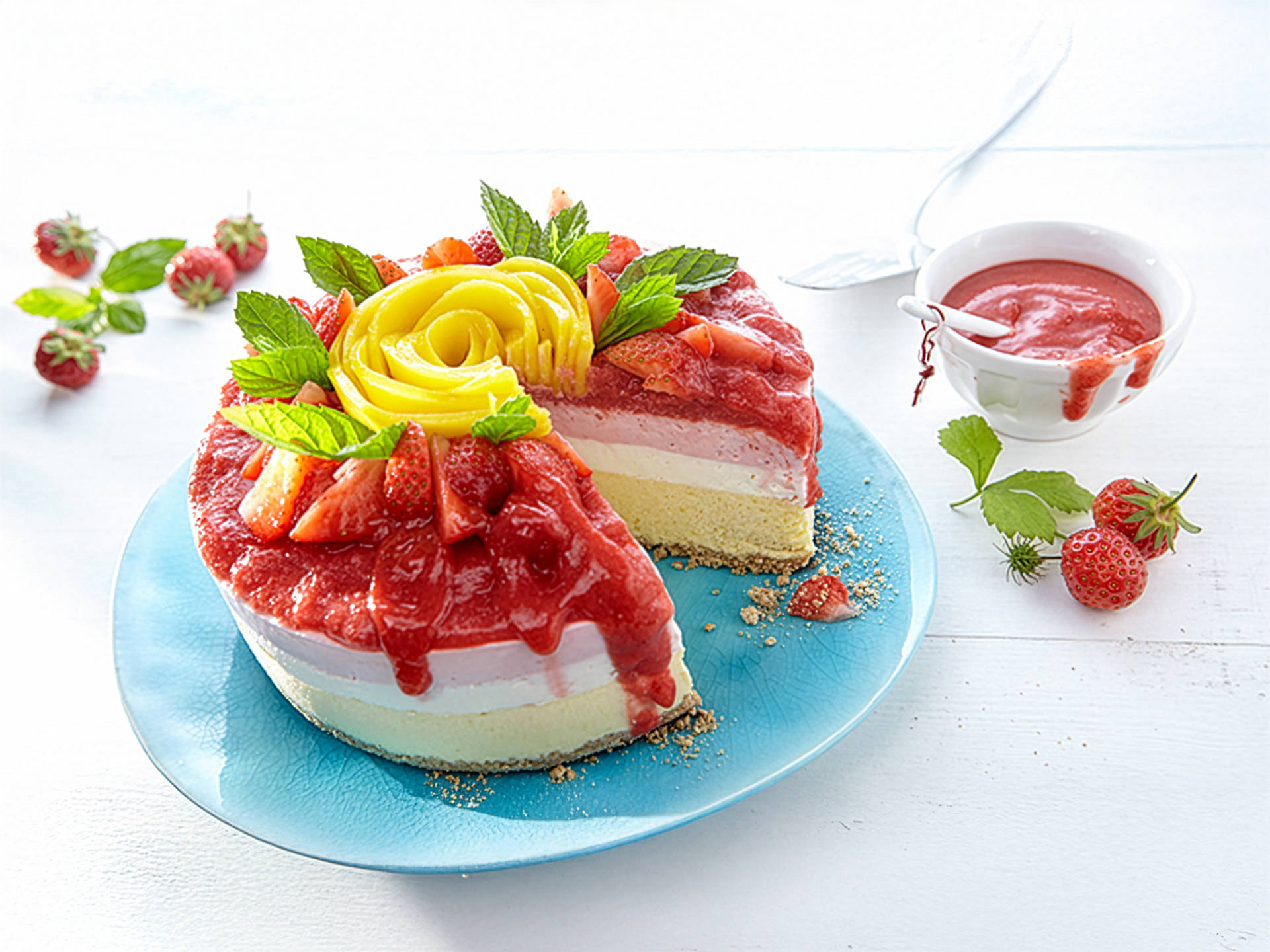 Mango-Erdbeer-Eistorte