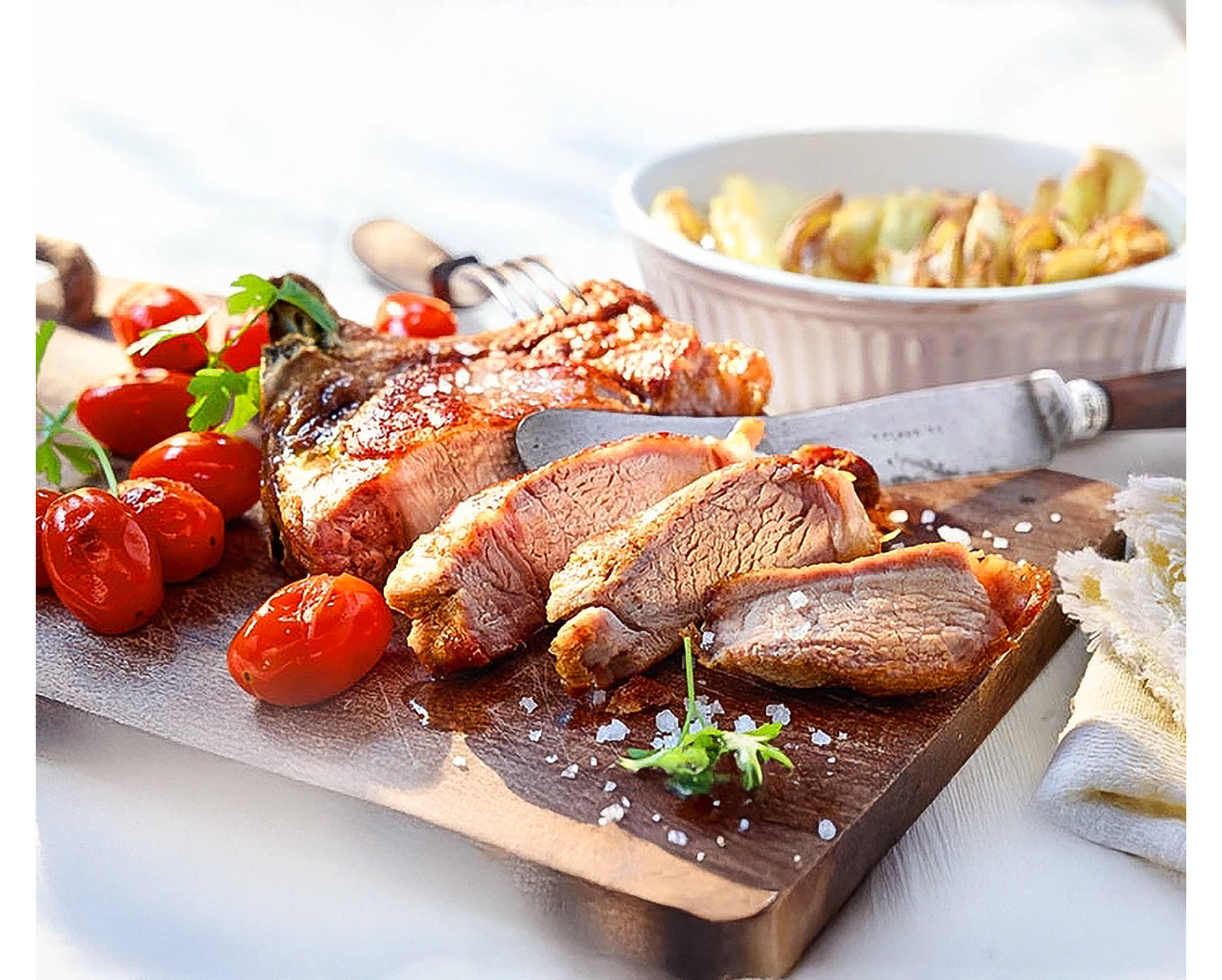 Kalbskotelett aus dem Ofen mit Kartoffel-Kohlrabi-Gratin