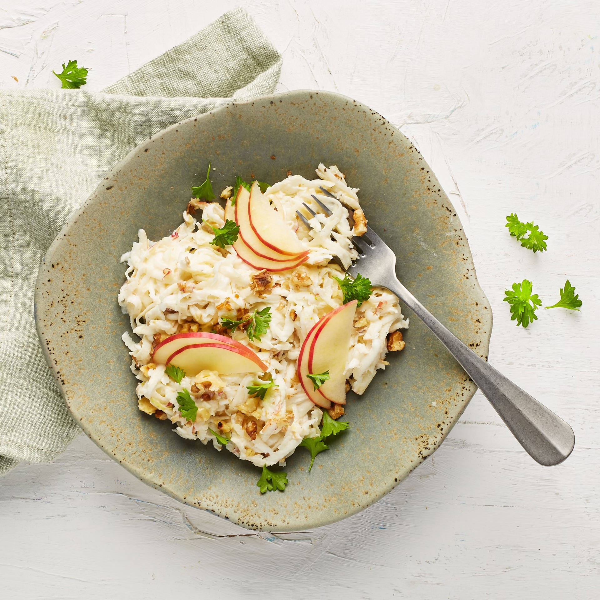 Serviervorschlag: Selleriesalat mit Joghurt und Apfel 