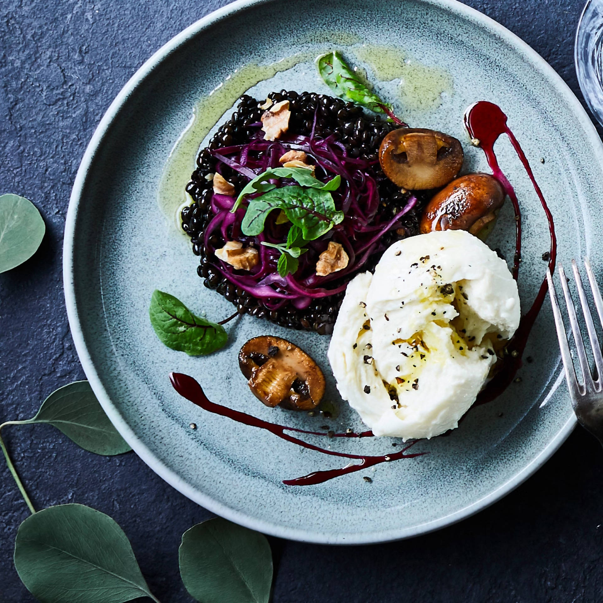 Beluga-Linsen-Mozzarella-Salat mit Flor do Algarve