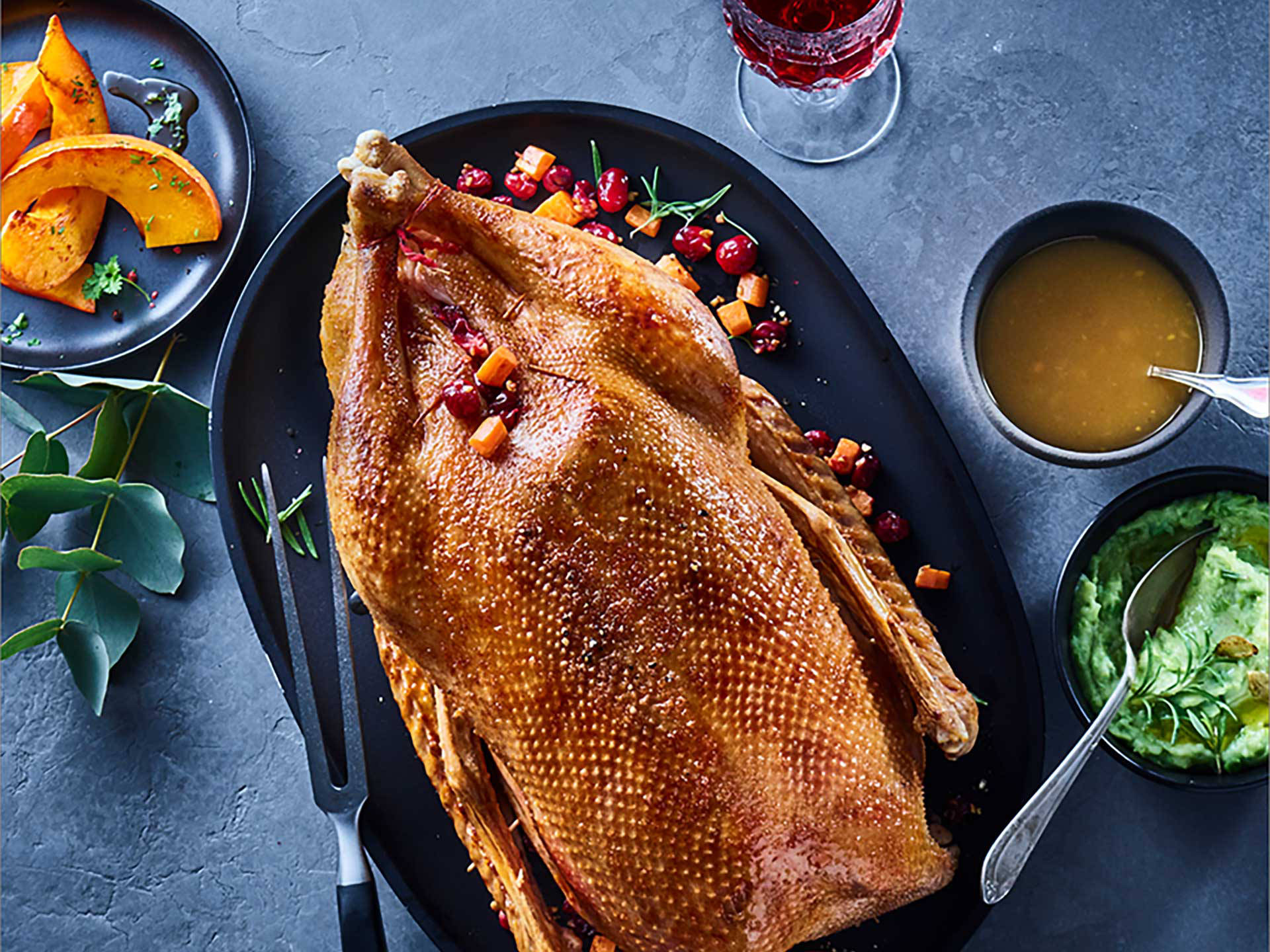 Festtags-Gans mit Kräuter-Kürbisspalten