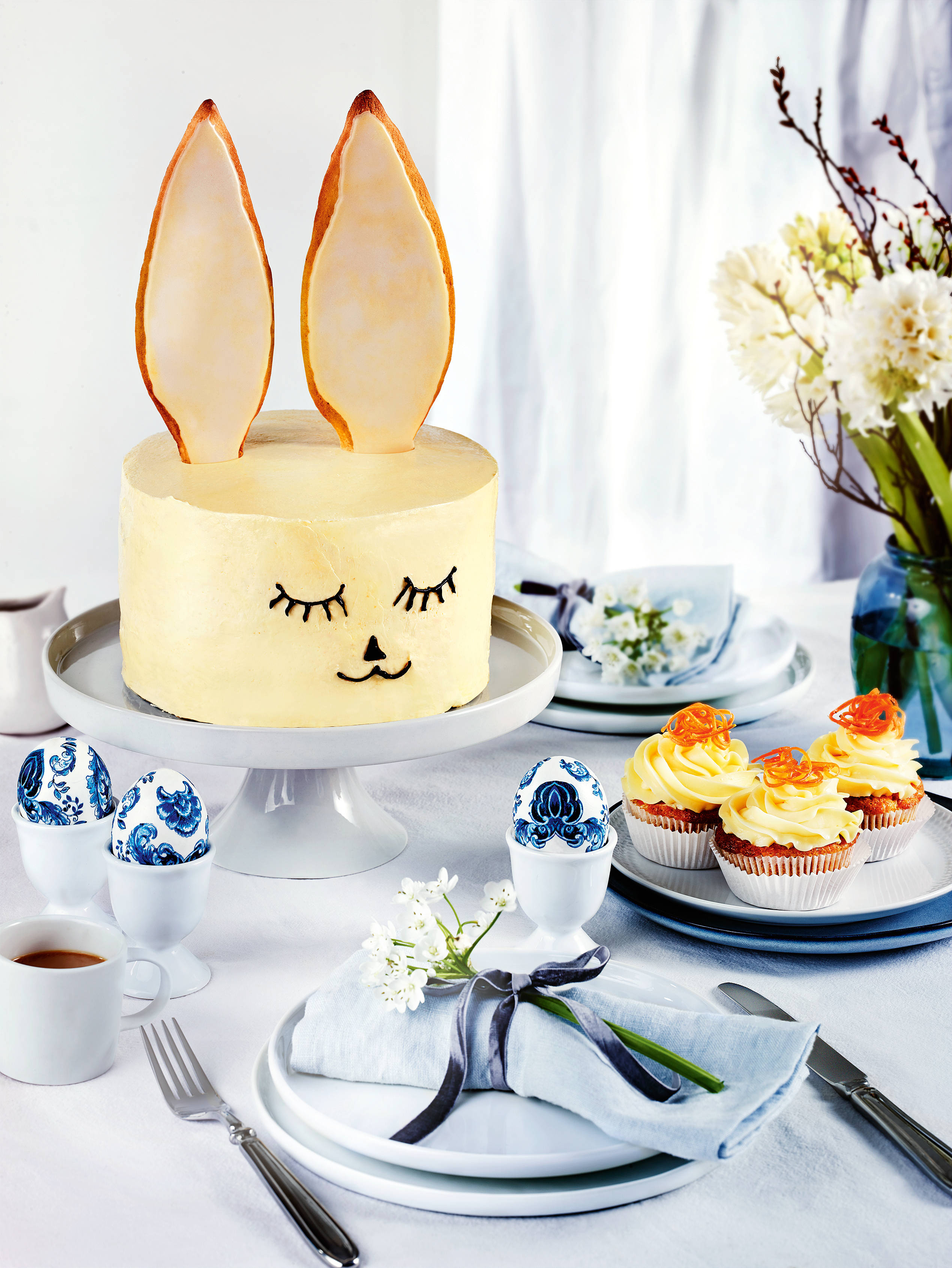 Serviervorschlag: Hasentorte mit Keksohren