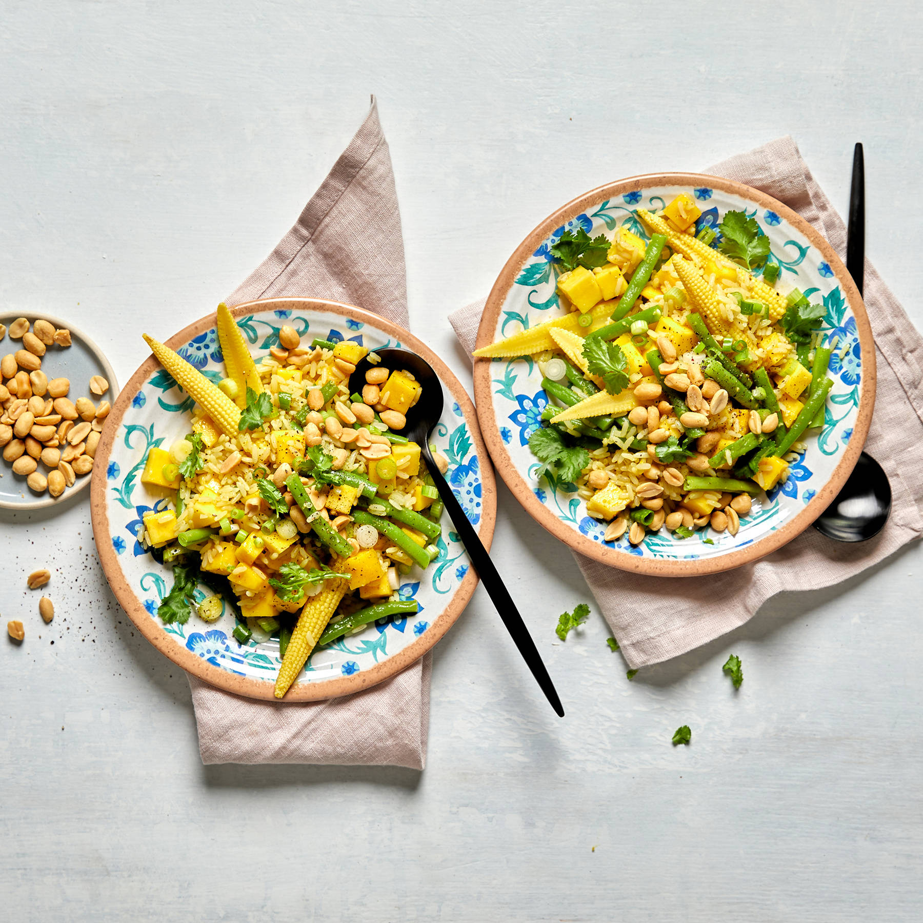 Reissalat mit grünen Bohnen, Mango und Erdnüssen
