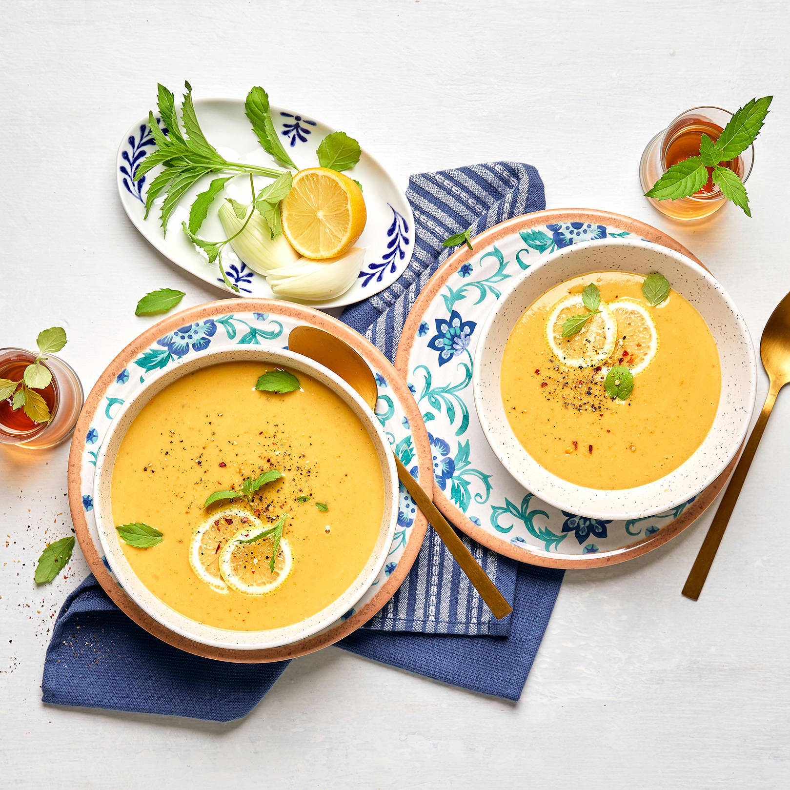 Serviervorschlag: Türkische Linsensuppe mit Kokosmilch