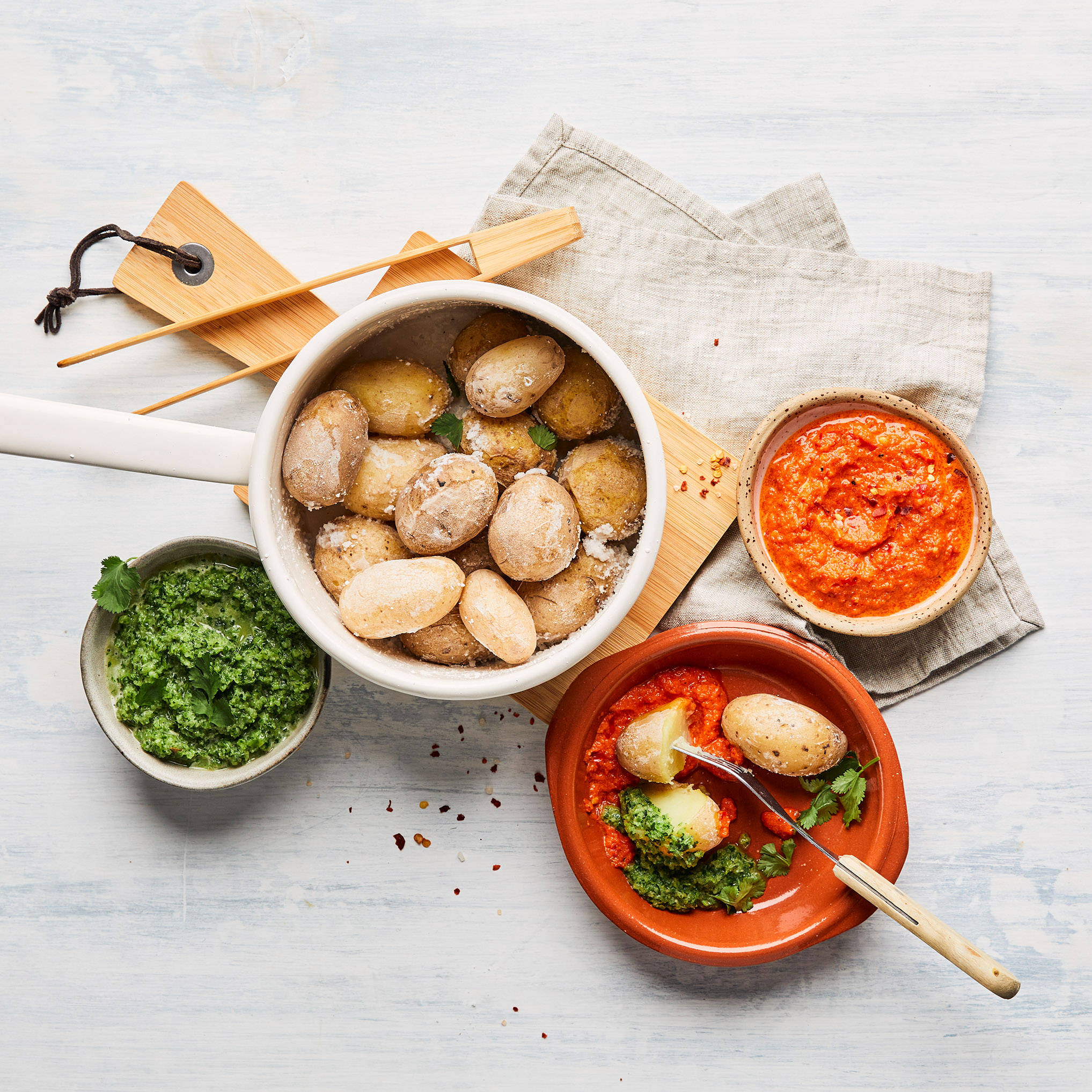 Kanarische Kartoffeln mit Mojo Rojo und Mojo Verde
