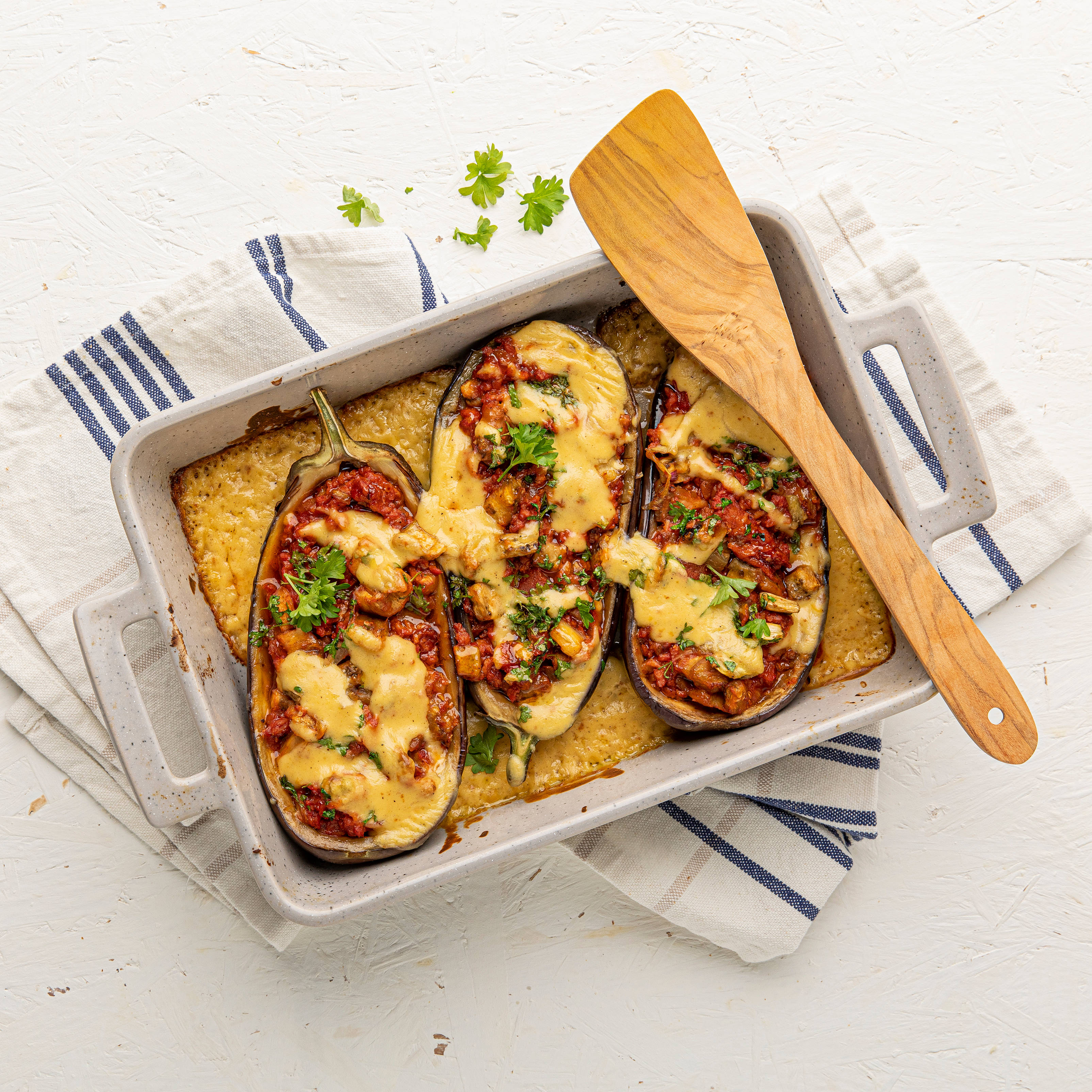 Vegetarische Melitzanes Papoutsakia mit Veggie-Hack